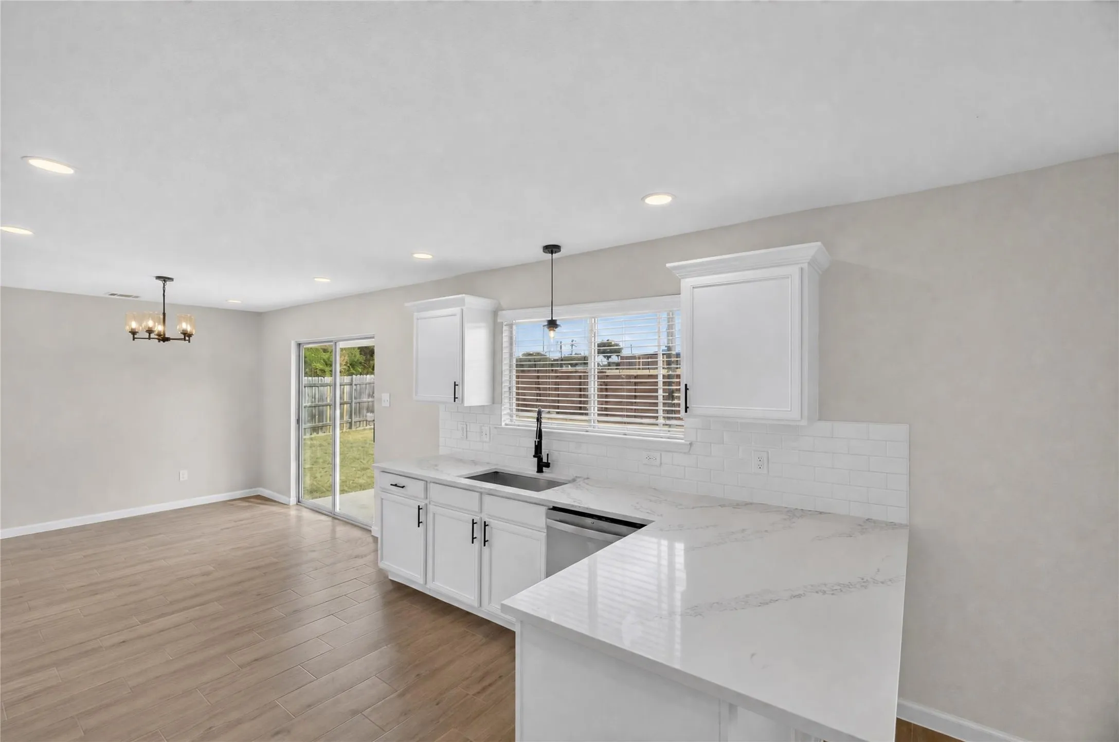 Single Family Residence For Sale in Dallas County , 1336 Kiwi Court, Dallas, Texas 75051, 4 Bedroom, 3 Bathroom, 2 Garage spaces, 2,329 Sqft, built in 2009, mls#21397950, Real Estate Agent in Dallas, Homes For Sale in Dallas county, Homes For Sale in Dallas, Realtor in Dallas Texas, Real Estate Brokerage Independent Realty Texas, Luminita Cordes Realtor