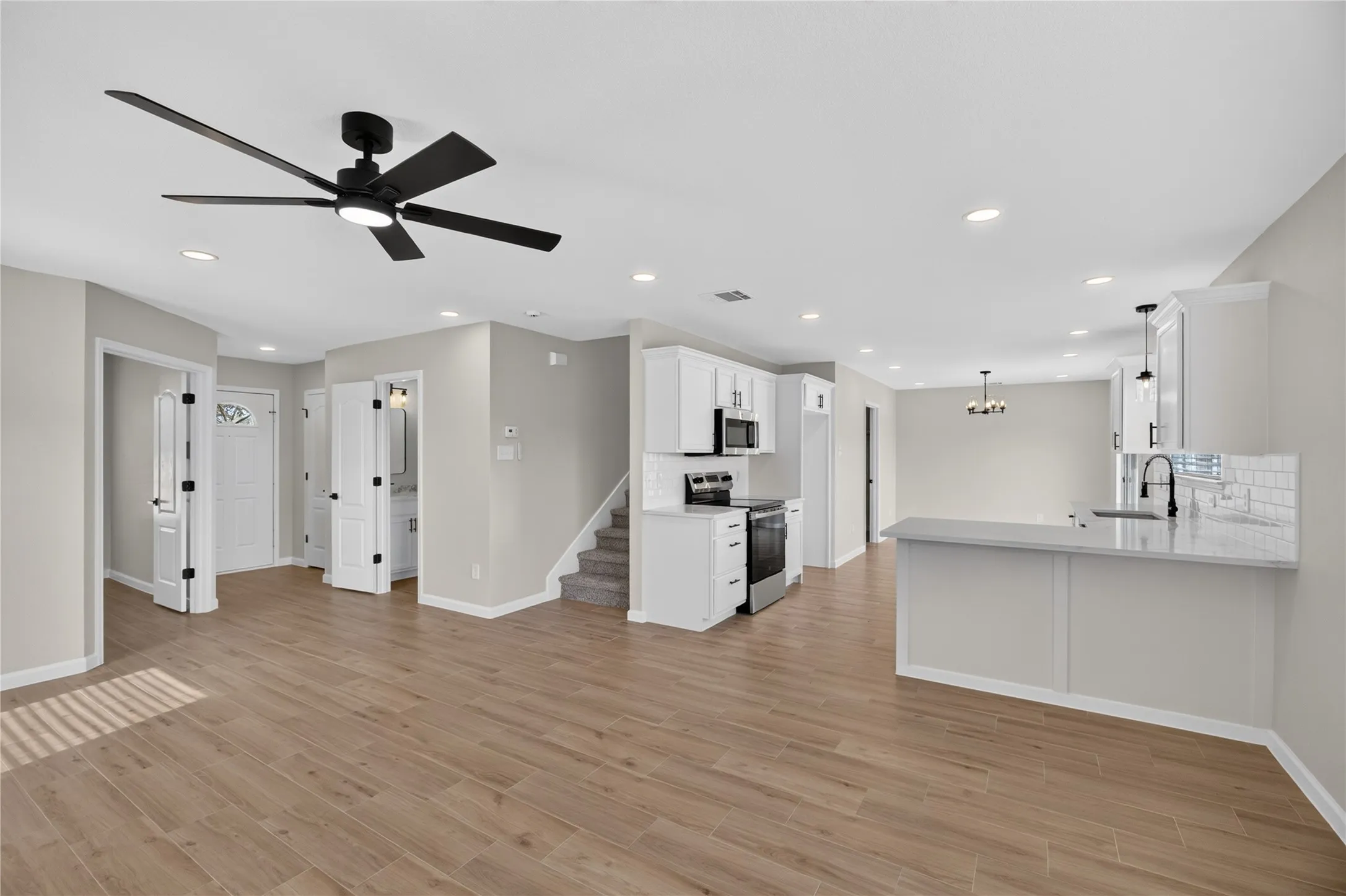 Single Family Residence For Sale in Dallas County , 1336 Kiwi Court, Dallas, Texas 75051, 4 Bedroom, 3 Bathroom, 2 Garage spaces, 2,329 Sqft, built in 2009, mls#21397950, Real Estate Agent in Dallas, Homes For Sale in Dallas county, Homes For Sale in Dallas, Realtor in Dallas Texas, Real Estate Brokerage Independent Realty Texas, Luminita Cordes Realtor