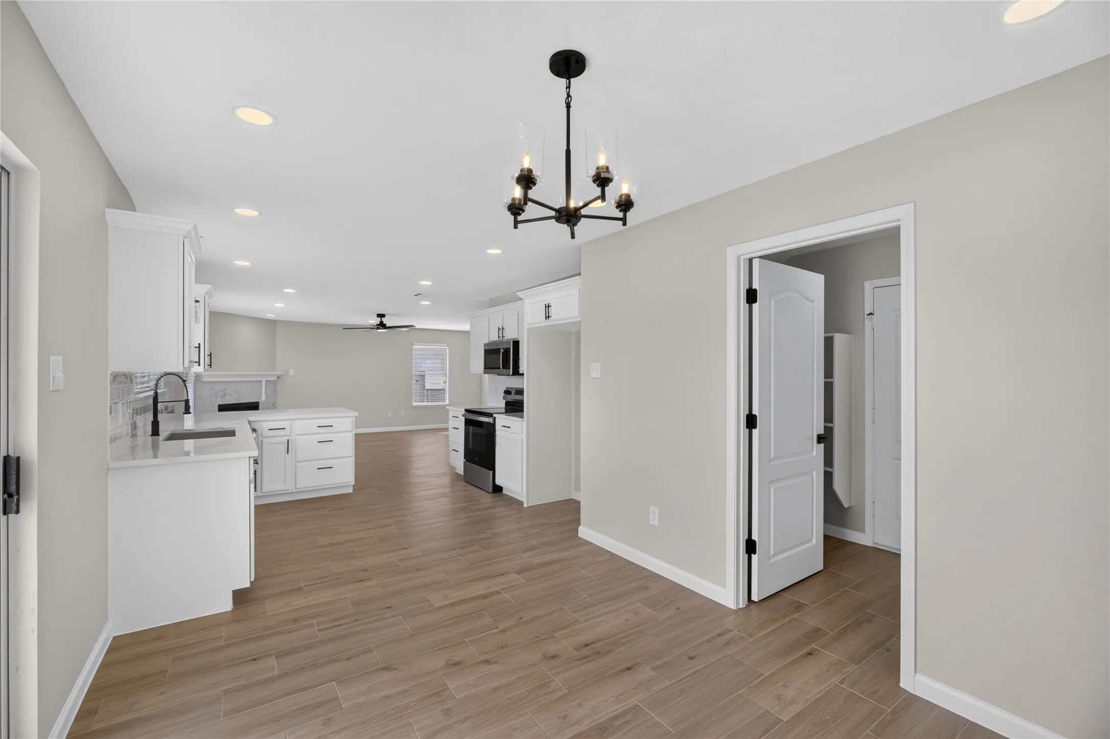 Single Family Residence For Sale in Dallas County , 1336 Kiwi Court, Dallas, Texas 75051, 4 Bedroom, 3 Bathroom, 2 Garage spaces, 2,329 Sqft, built in 2009, mls#21397950, Real Estate Agent in Dallas, Homes For Sale in Dallas county, Homes For Sale in Dallas, Realtor in Dallas Texas, Real Estate Brokerage Independent Realty Texas, Luminita Cordes Realtor