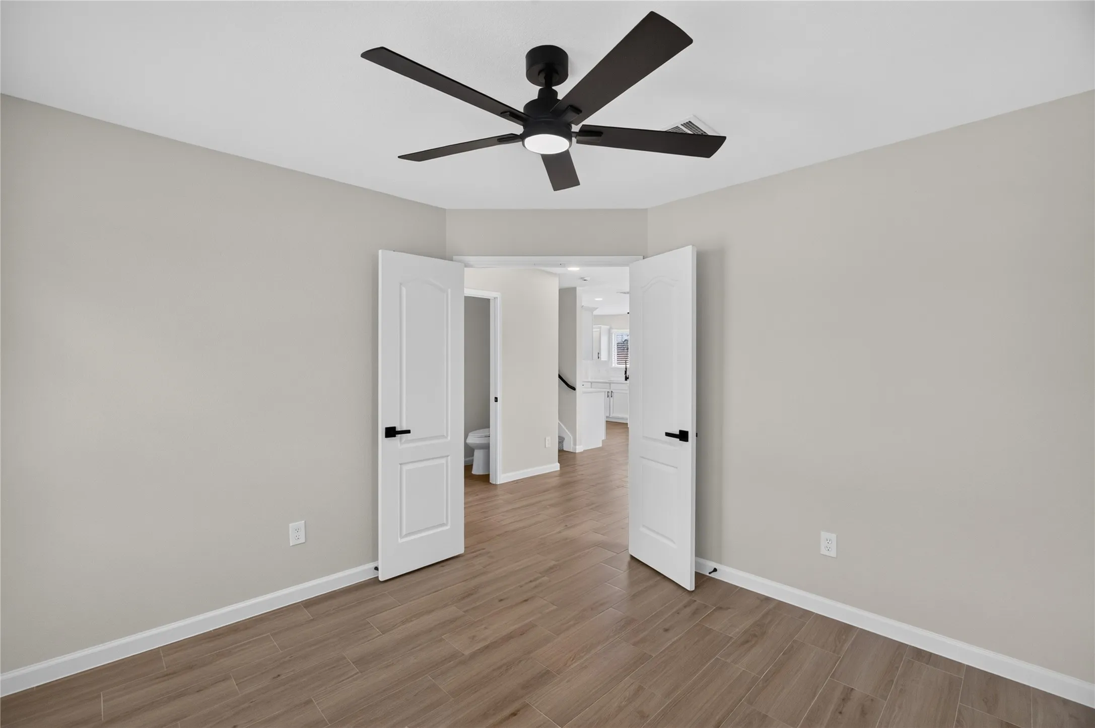Single Family Residence For Sale in Dallas County , 1336 Kiwi Court, Dallas, Texas 75051, 4 Bedroom, 3 Bathroom, 2 Garage spaces, 2,329 Sqft, built in 2009, mls#21397950, Real Estate Agent in Dallas, Homes For Sale in Dallas county, Homes For Sale in Dallas, Realtor in Dallas Texas, Real Estate Brokerage Independent Realty Texas, Luminita Cordes Realtor