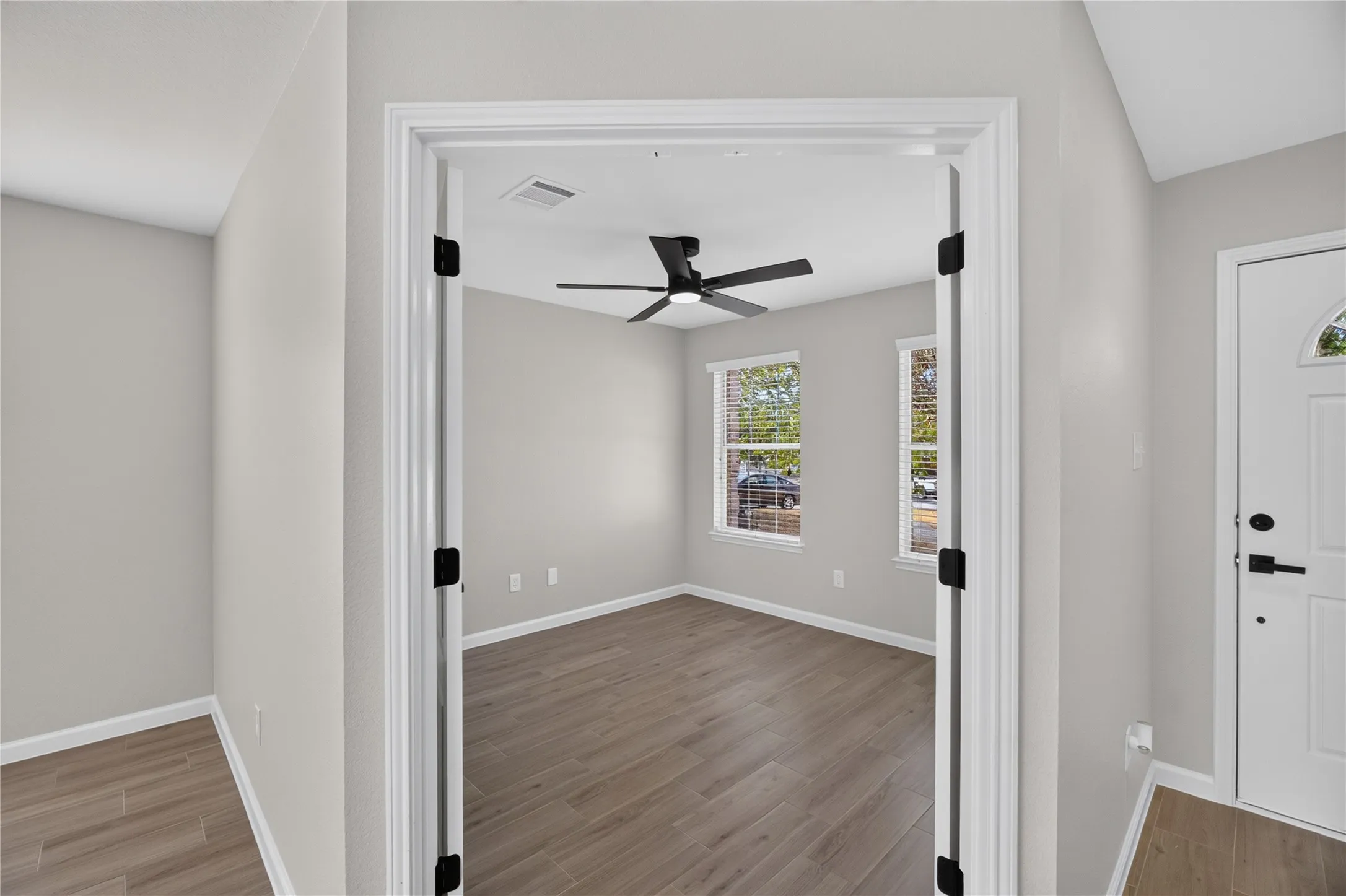 Single Family Residence For Sale in Dallas County , 1336 Kiwi Court, Dallas, Texas 75051, 4 Bedroom, 3 Bathroom, 2 Garage spaces, 2,329 Sqft, built in 2009, mls#21397950, Real Estate Agent in Dallas, Homes For Sale in Dallas county, Homes For Sale in Dallas, Realtor in Dallas Texas, Real Estate Brokerage Independent Realty Texas, Luminita Cordes Realtor
