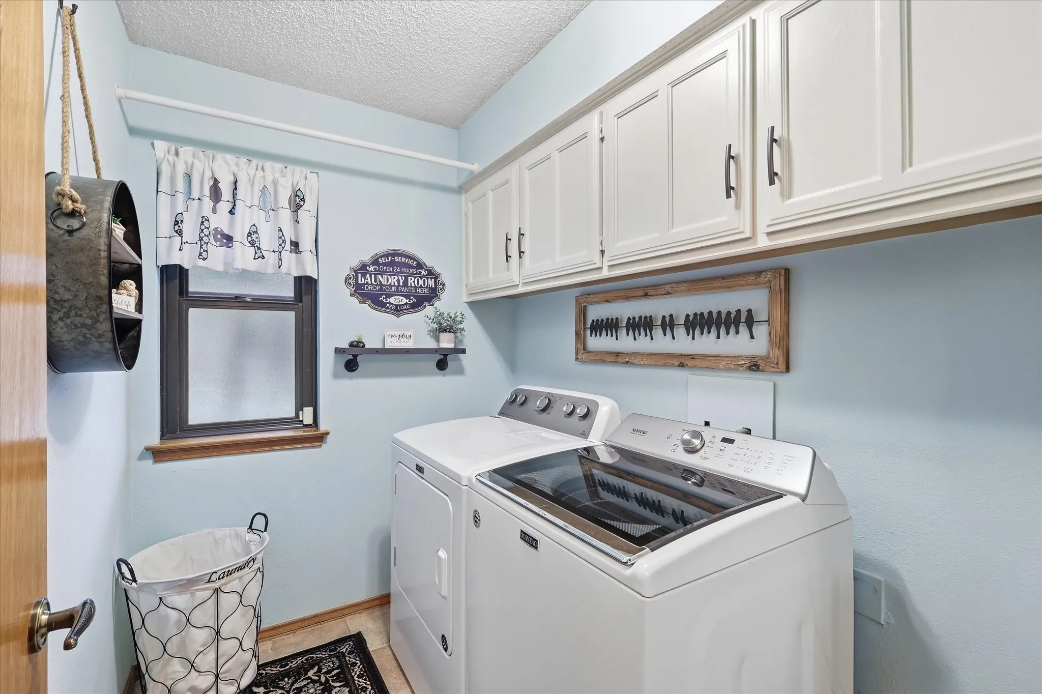 Single Family Residence For Sale in Tarrant County , 707 Glenn Drive, Euless, Texas 76039, 3 Bedroom, 2 Bathroom, 2 Garage spaces, 2,168 Sqft, built in 1982, mls#21398287, Real Estate Agent in Euless, Homes For Sale in Tarrant county, Homes For Sale in Euless, Realtor in Euless Texas, Real Estate Brokerage Independent Realty Texas, Luminita Cordes Realtor
