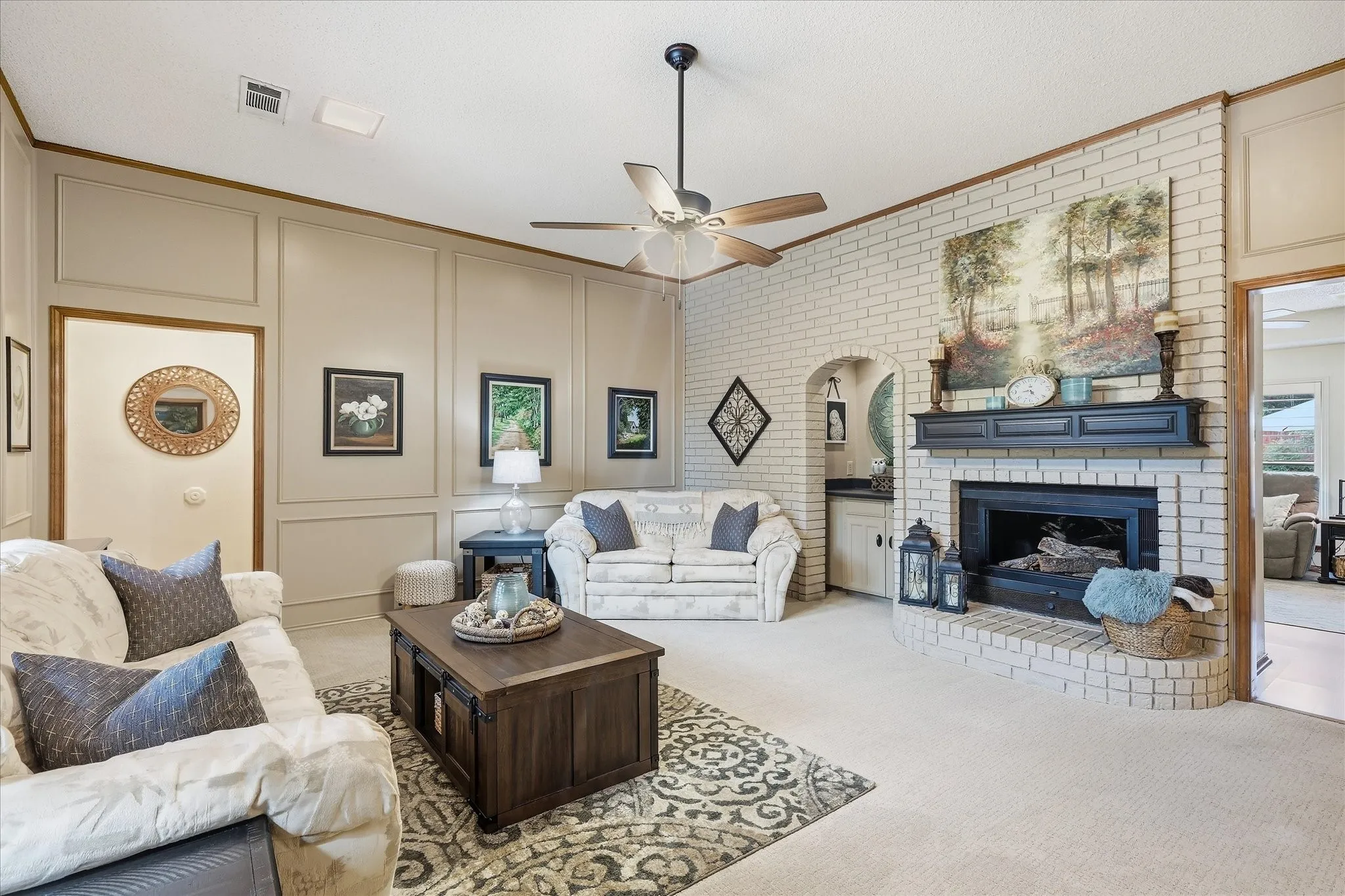Single Family Residence For Sale in Tarrant County , 707 Glenn Drive, Euless, Texas 76039, 3 Bedroom, 2 Bathroom, 2 Garage spaces, 2,168 Sqft, built in 1982, mls#21398287, Real Estate Agent in Euless, Homes For Sale in Tarrant county, Homes For Sale in Euless, Realtor in Euless Texas, Real Estate Brokerage Independent Realty Texas, Luminita Cordes Realtor