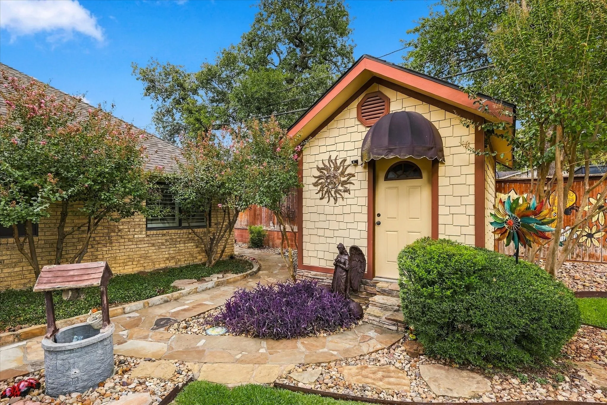 Single Family Residence For Sale in Tarrant County , 707 Glenn Drive, Euless, Texas 76039, 3 Bedroom, 2 Bathroom, 2 Garage spaces, 2,168 Sqft, built in 1982, mls#21398287, Real Estate Agent in Euless, Homes For Sale in Tarrant county, Homes For Sale in Euless, Realtor in Euless Texas, Real Estate Brokerage Independent Realty Texas, Luminita Cordes Realtor