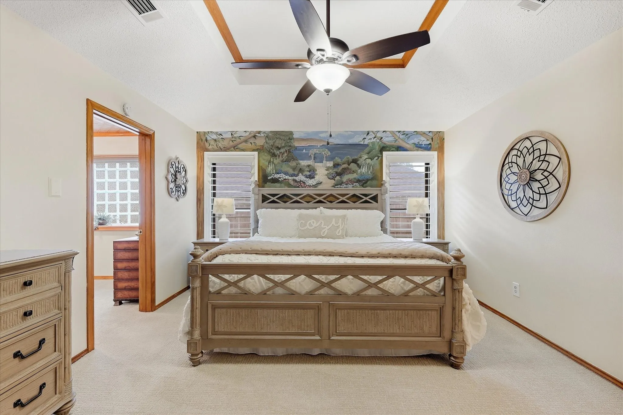 Single Family Residence For Sale in Tarrant County , 707 Glenn Drive, Euless, Texas 76039, 3 Bedroom, 2 Bathroom, 2 Garage spaces, 2,168 Sqft, built in 1982, mls#21398287, Real Estate Agent in Euless, Homes For Sale in Tarrant county, Homes For Sale in Euless, Realtor in Euless Texas, Real Estate Brokerage Independent Realty Texas, Luminita Cordes Realtor
