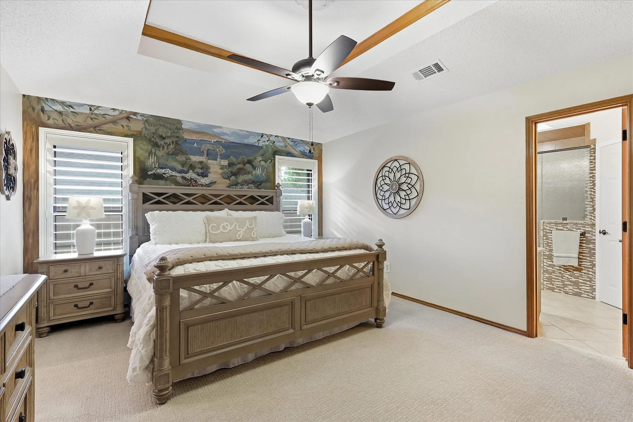 Single Family Residence For Sale in Tarrant County , 707 Glenn Drive, Euless, Texas 76039, 3 Bedroom, 2 Bathroom, 2 Garage spaces, 2,168 Sqft, built in 1982, mls#21398287, Real Estate Agent in Euless, Homes For Sale in Tarrant county, Homes For Sale in Euless, Realtor in Euless Texas, Real Estate Brokerage Independent Realty Texas, Luminita Cordes Realtor