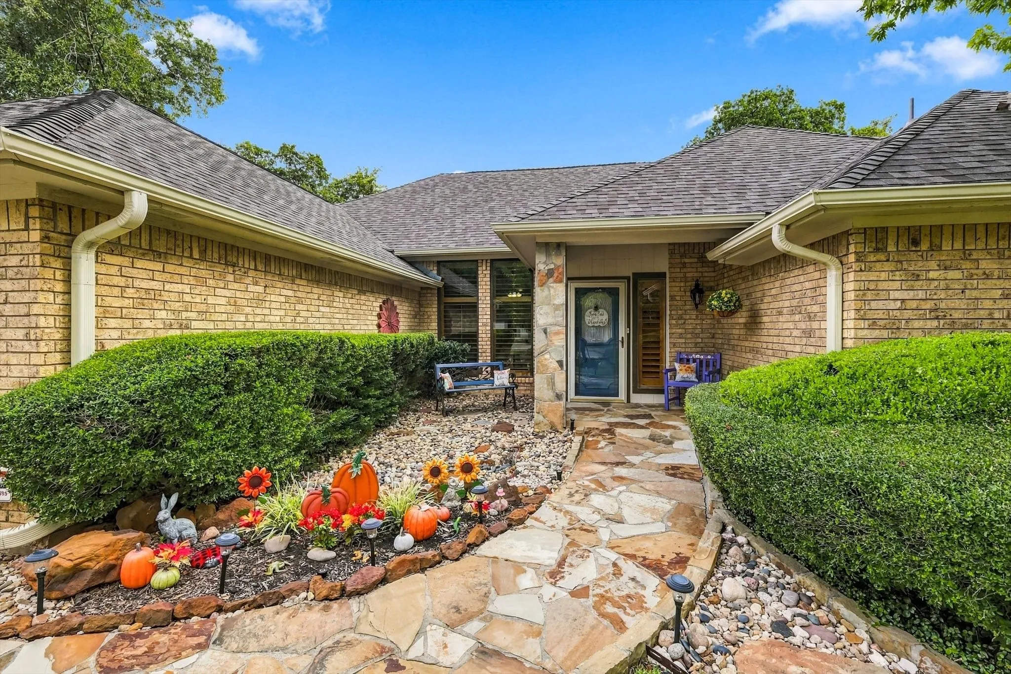 Single Family Residence For Sale in Tarrant County , 707 Glenn Drive, Euless, Texas 76039, 3 Bedroom, 2 Bathroom, 2 Garage spaces, 2,168 Sqft, built in 1982, mls#21398287, Real Estate Agent in Euless, Homes For Sale in Tarrant county, Homes For Sale in Euless, Realtor in Euless Texas, Real Estate Brokerage Independent Realty Texas, Luminita Cordes Realtor