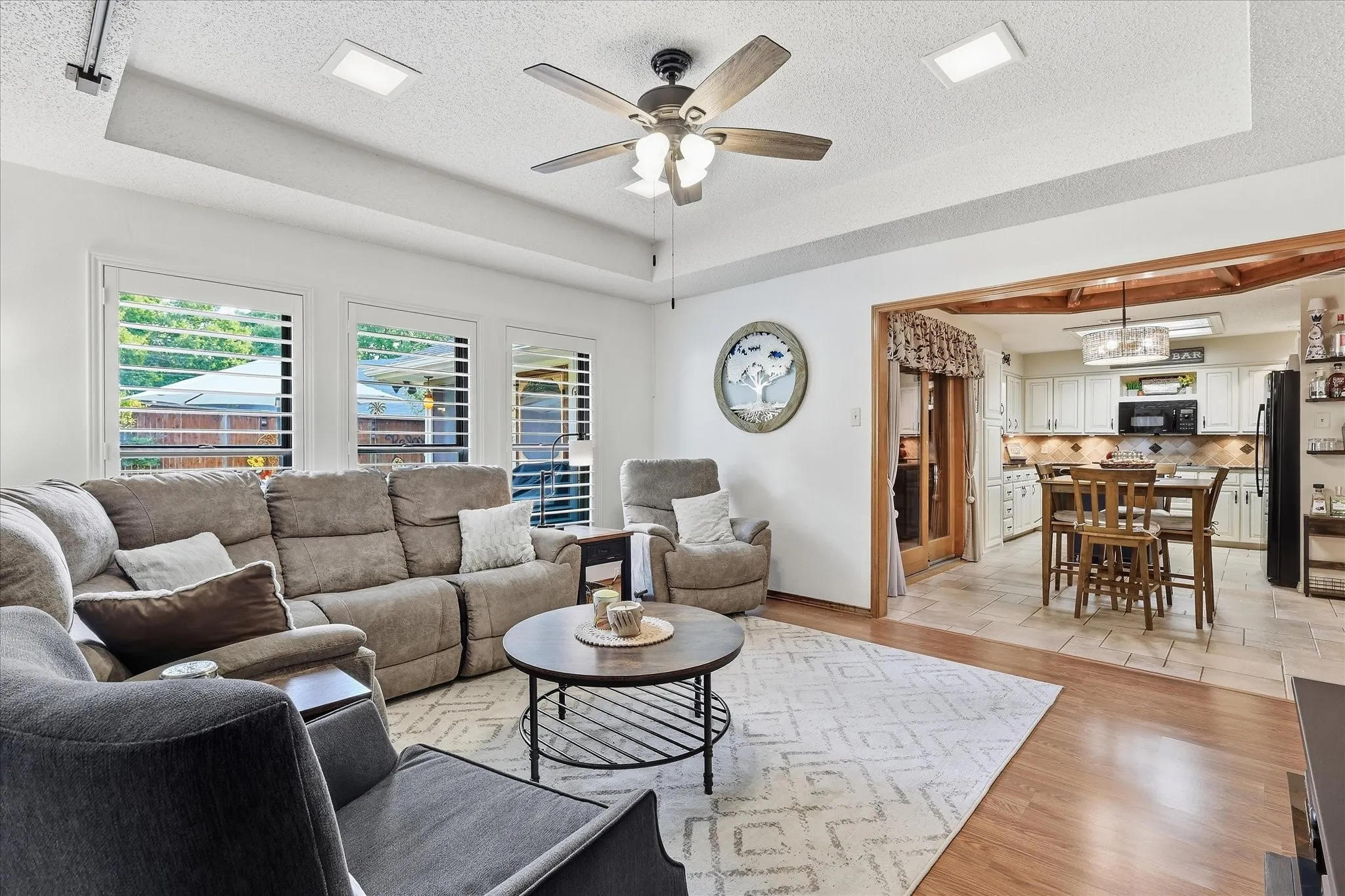 Single Family Residence For Sale in Tarrant County , 707 Glenn Drive, Euless, Texas 76039, 3 Bedroom, 2 Bathroom, 2 Garage spaces, 2,168 Sqft, built in 1982, mls#21398287, Real Estate Agent in Euless, Homes For Sale in Tarrant county, Homes For Sale in Euless, Realtor in Euless Texas, Real Estate Brokerage Independent Realty Texas, Luminita Cordes Realtor