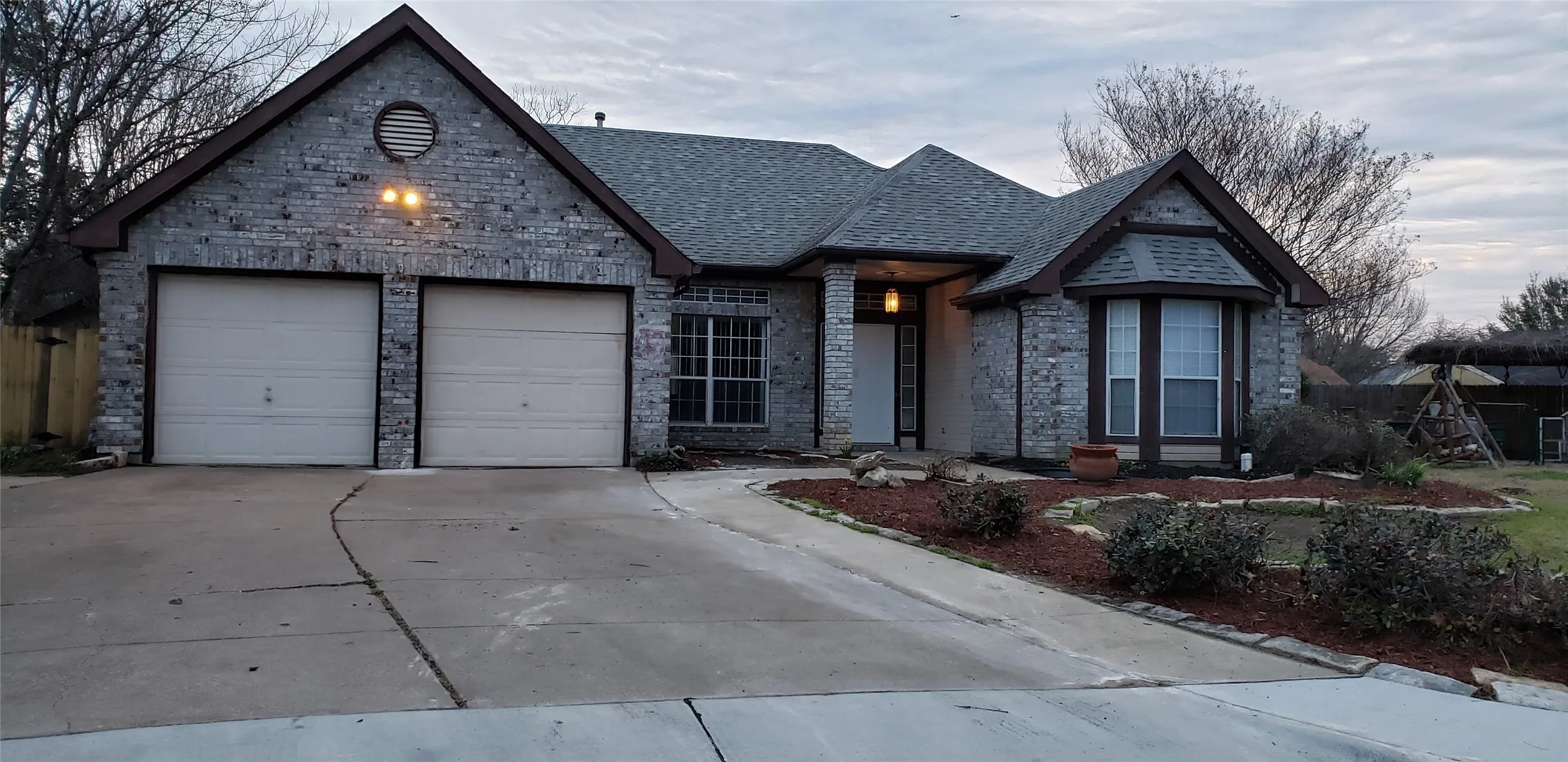Single Family Residence For Rent in Tarrant County , 4234 Briar Hill Drive, Grand Prairie, Texas 75052, 3 Bedroom, 2 Bathroom, 2 Garage spaces, 1,699 Sqft, built in 1988, mls#21398366, Real Estate Agent in Grand Prairie, Homes For Rent in Tarrant county, Homes For Rent in Grand Prairie, Realtor in Grand Prairie Texas, Real Estate Brokerage Independent Realty Texas, Luminita Cordes Realtor