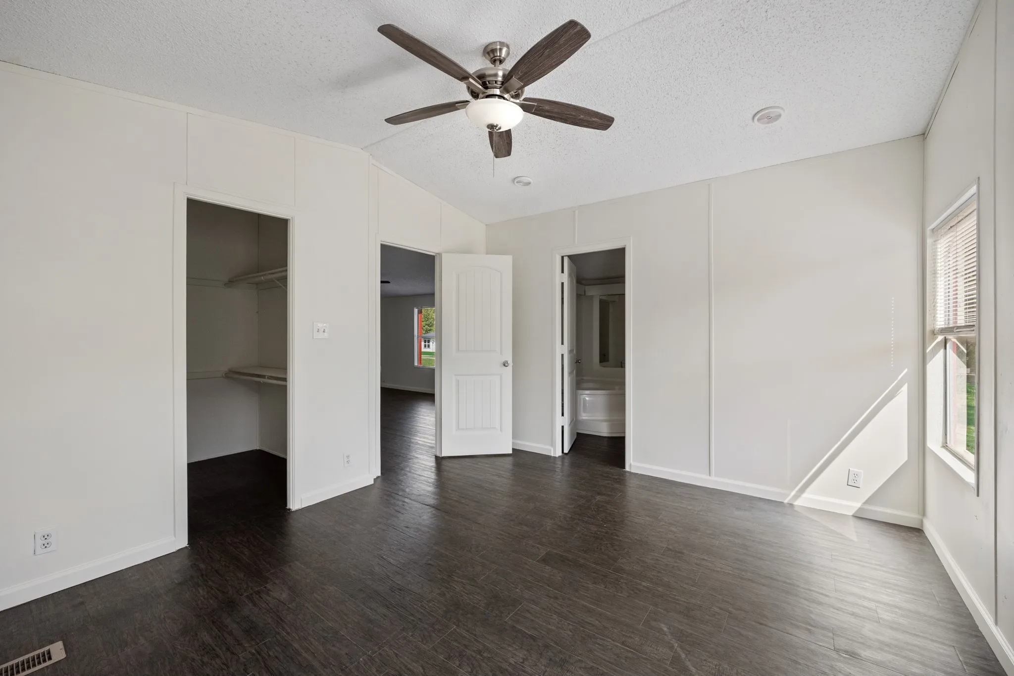 Manufactured Home For Sale in Hunt County , 9330 Lynda Lane, Hawk Cove, Texas 75474, 3 Bedroom, 2 Bathroom, 1 Garage spaces, 1,344 Sqft, built in 1998, mls#21398144, Real Estate Agent in Hawk Cove, Homes For Sale in Hunt county, Homes For Sale in Hawk Cove, Realtor in Hawk Cove Texas, Real Estate Brokerage Independent Realty Texas, Luminita Cordes Realtor