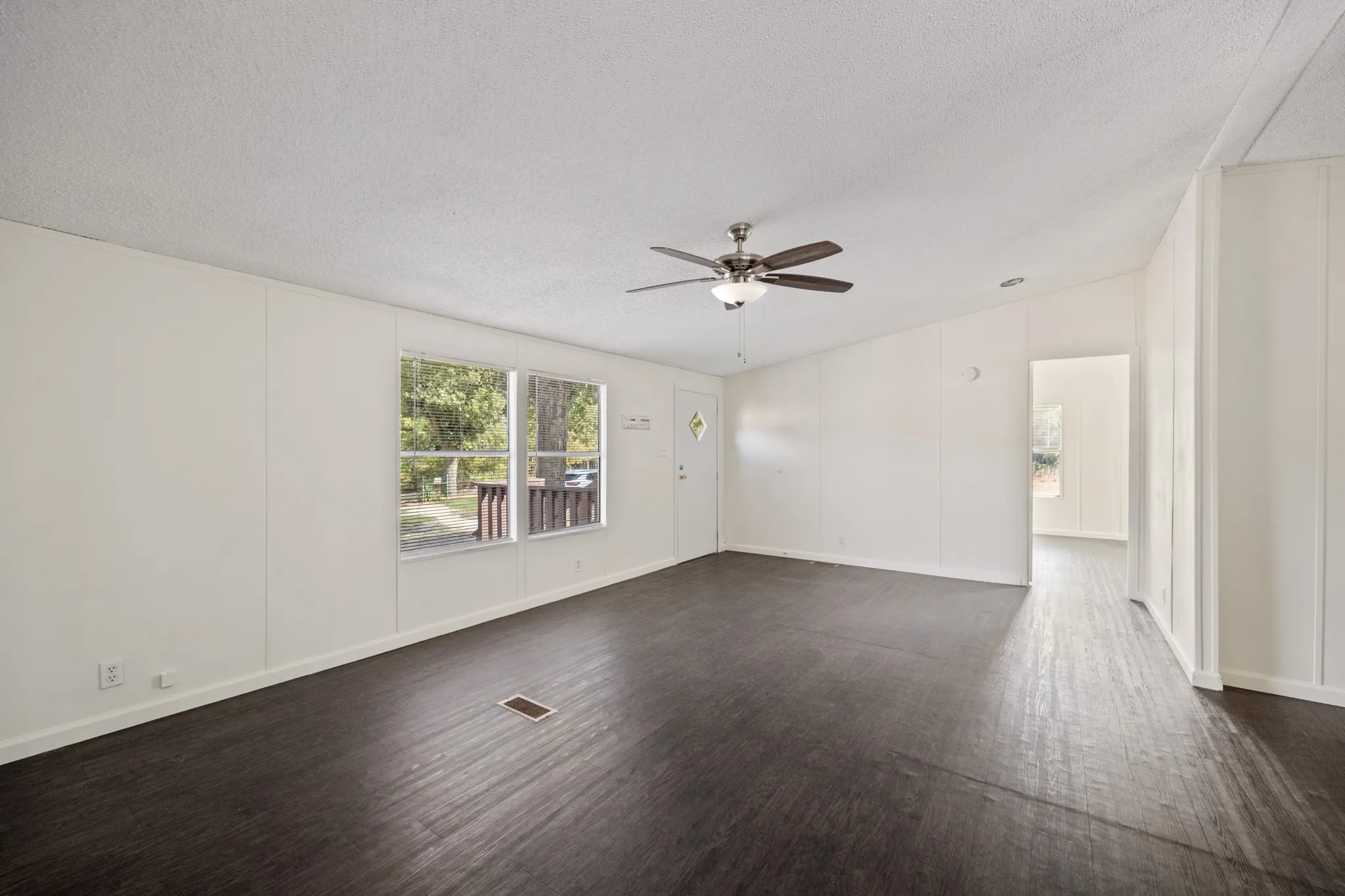 Manufactured Home For Sale in Hunt County , 9330 Lynda Lane, Hawk Cove, Texas 75474, 3 Bedroom, 2 Bathroom, 1 Garage spaces, 1,344 Sqft, built in 1998, mls#21398144, Real Estate Agent in Hawk Cove, Homes For Sale in Hunt county, Homes For Sale in Hawk Cove, Realtor in Hawk Cove Texas, Real Estate Brokerage Independent Realty Texas, Luminita Cordes Realtor