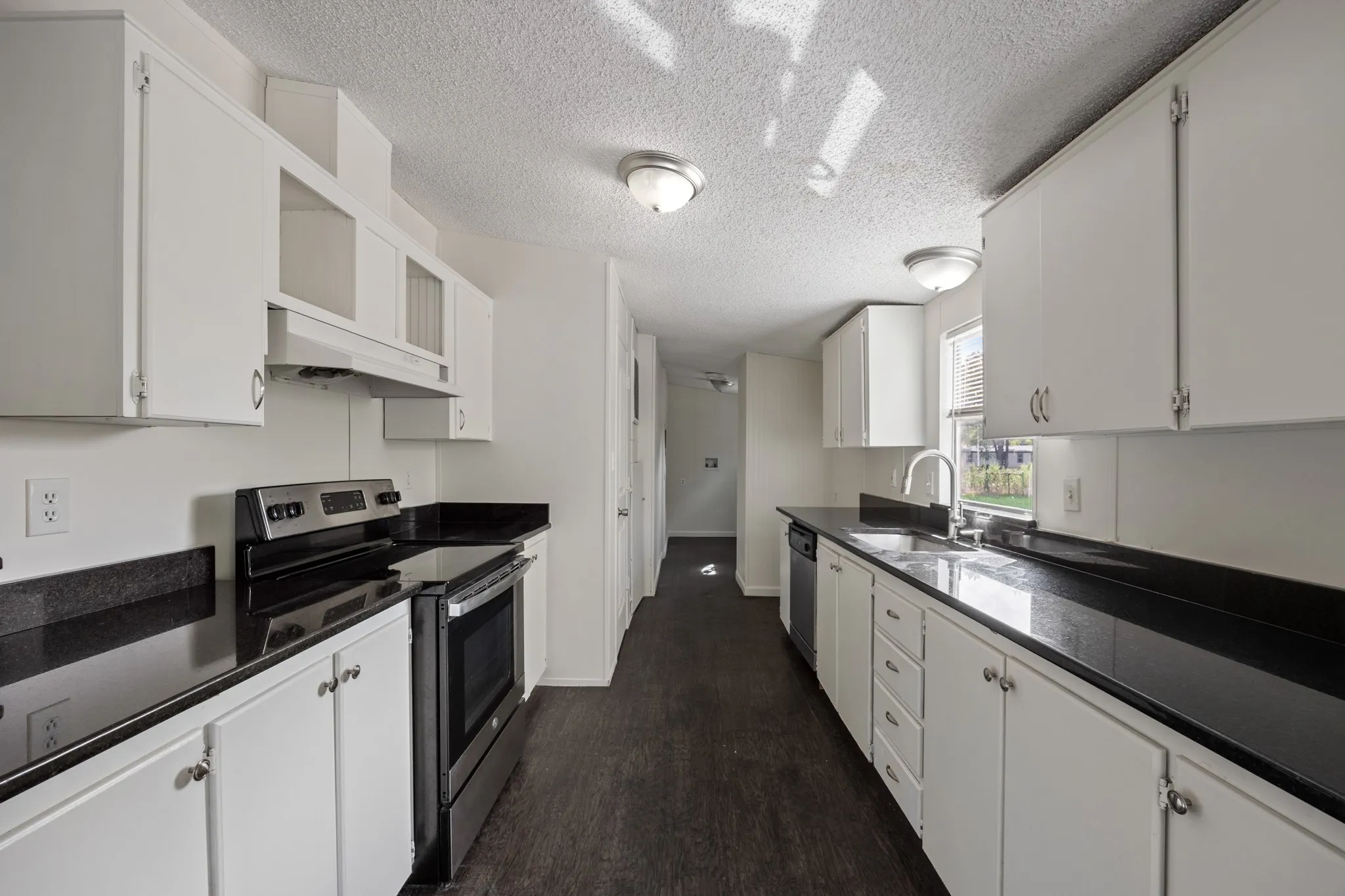 Manufactured Home For Sale in Hunt County , 9330 Lynda Lane, Hawk Cove, Texas 75474, 3 Bedroom, 2 Bathroom, 1 Garage spaces, 1,344 Sqft, built in 1998, mls#21398144, Real Estate Agent in Hawk Cove, Homes For Sale in Hunt county, Homes For Sale in Hawk Cove, Realtor in Hawk Cove Texas, Real Estate Brokerage Independent Realty Texas, Luminita Cordes Realtor