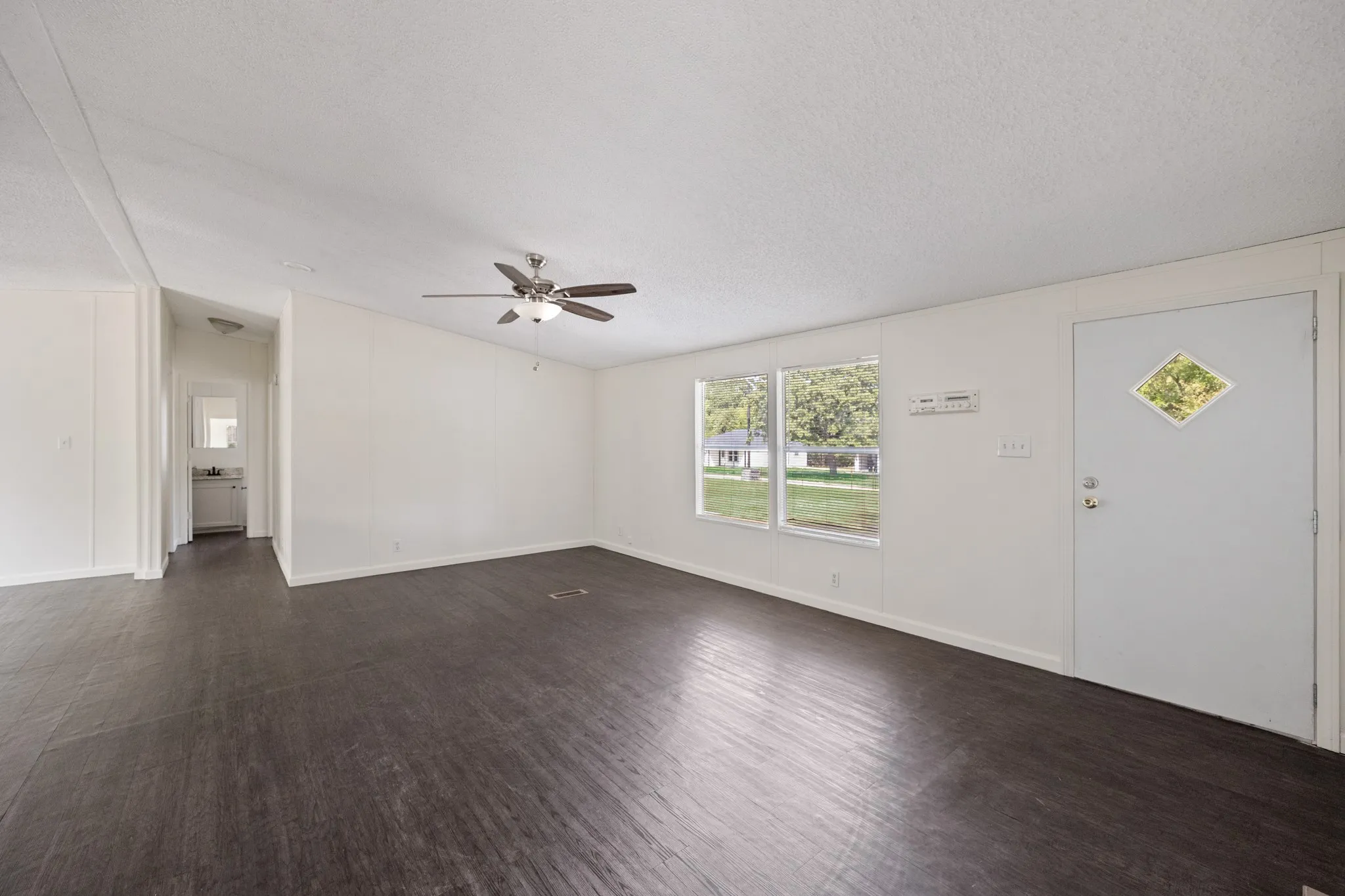 Manufactured Home For Sale in Hunt County , 9330 Lynda Lane, Hawk Cove, Texas 75474, 3 Bedroom, 2 Bathroom, 1 Garage spaces, 1,344 Sqft, built in 1998, mls#21398144, Real Estate Agent in Hawk Cove, Homes For Sale in Hunt county, Homes For Sale in Hawk Cove, Realtor in Hawk Cove Texas, Real Estate Brokerage Independent Realty Texas, Luminita Cordes Realtor