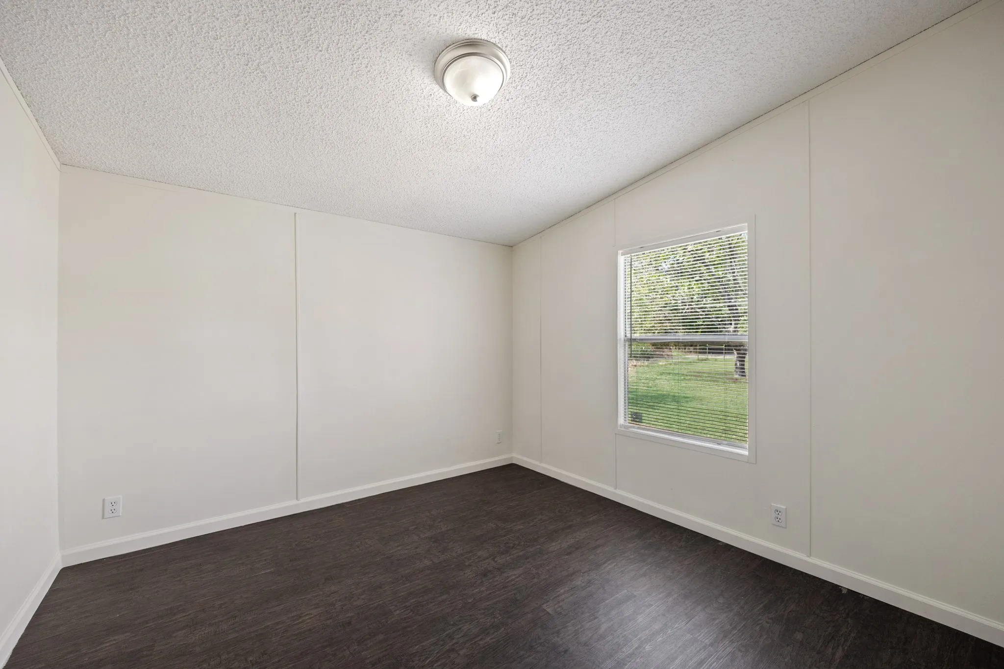 Manufactured Home For Sale in Hunt County , 9330 Lynda Lane, Hawk Cove, Texas 75474, 3 Bedroom, 2 Bathroom, 1 Garage spaces, 1,344 Sqft, built in 1998, mls#21398144, Real Estate Agent in Hawk Cove, Homes For Sale in Hunt county, Homes For Sale in Hawk Cove, Realtor in Hawk Cove Texas, Real Estate Brokerage Independent Realty Texas, Luminita Cordes Realtor