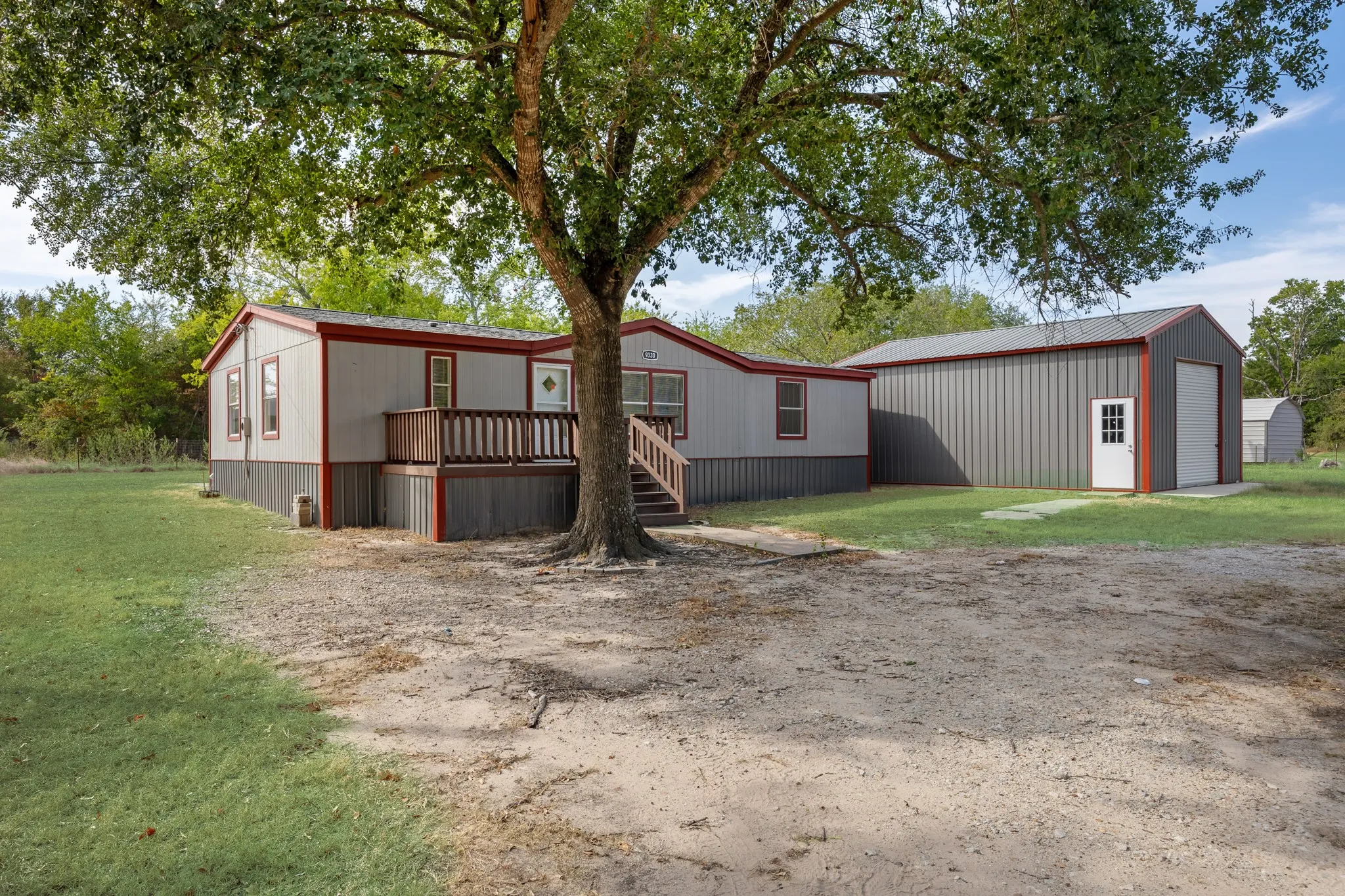 Manufactured Home For Sale in Hunt County , 9330 Lynda Lane, Hawk Cove, Texas 75474, 3 Bedroom, 2 Bathroom, 1 Garage spaces, 1,344 Sqft, built in 1998, mls#21398144, Real Estate Agent in Hawk Cove, Homes For Sale in Hunt county, Homes For Sale in Hawk Cove, Realtor in Hawk Cove Texas, Real Estate Brokerage Independent Realty Texas, Luminita Cordes Realtor
