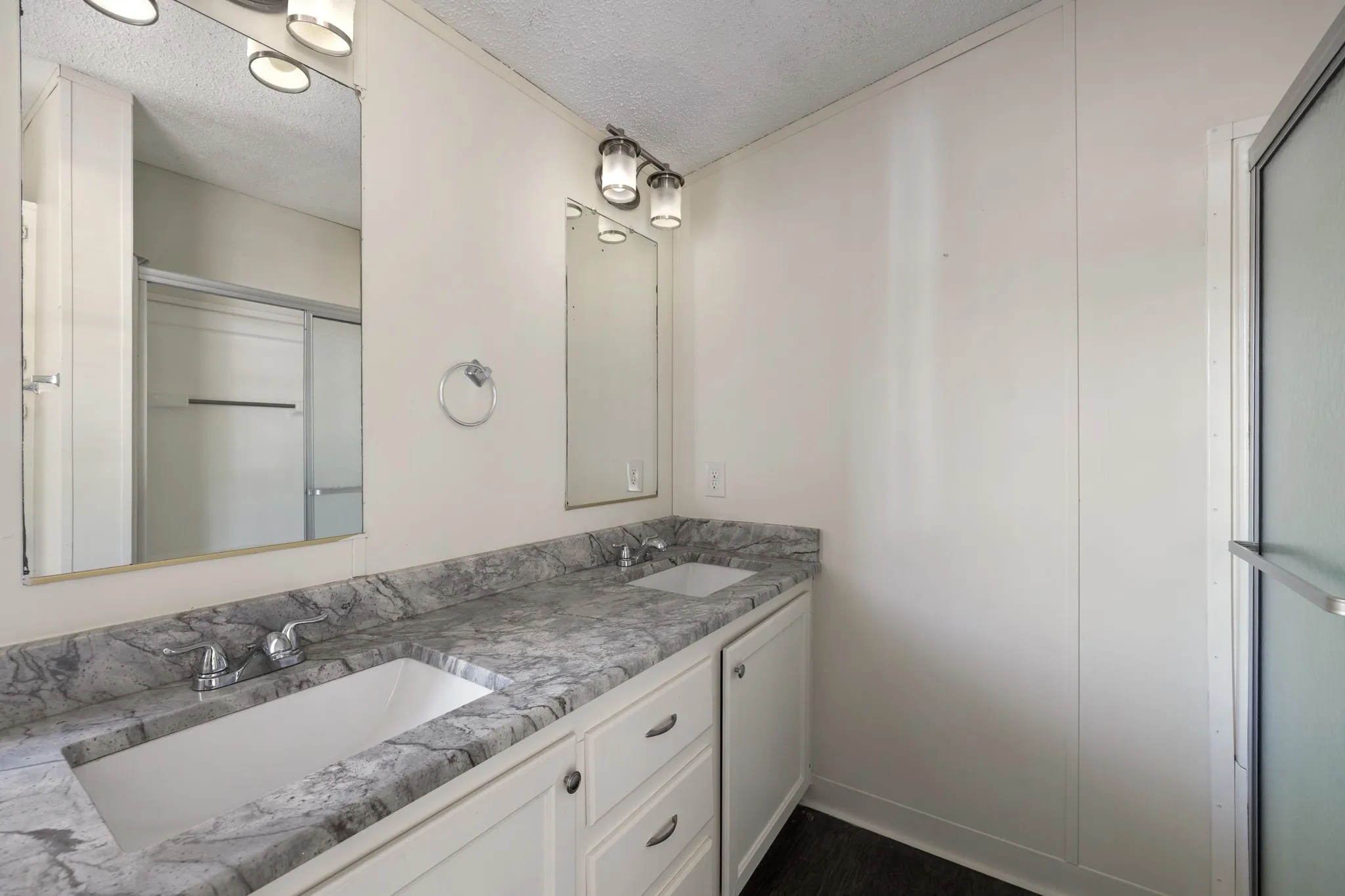 Manufactured Home For Sale in Hunt County , 9330 Lynda Lane, Hawk Cove, Texas 75474, 3 Bedroom, 2 Bathroom, 1 Garage spaces, 1,344 Sqft, built in 1998, mls#21398144, Real Estate Agent in Hawk Cove, Homes For Sale in Hunt county, Homes For Sale in Hawk Cove, Realtor in Hawk Cove Texas, Real Estate Brokerage Independent Realty Texas, Luminita Cordes Realtor