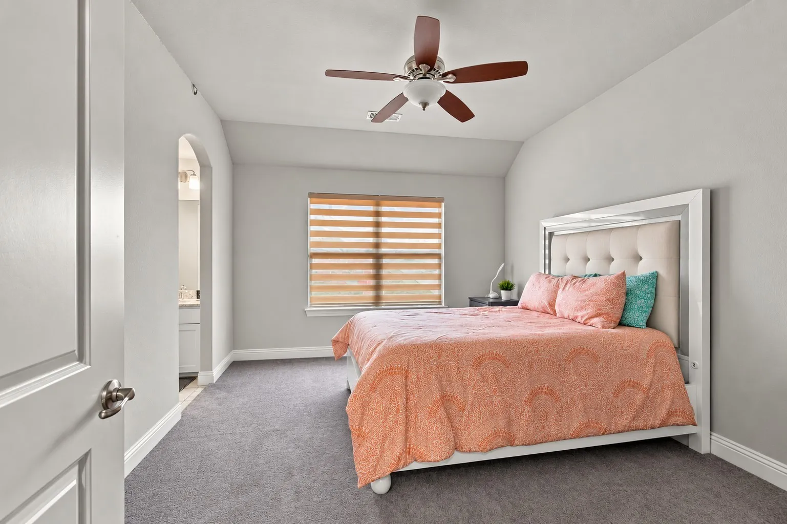 Single Family Residence For Rent in Dallas County , 7211 Arches Avenue, Irving, Texas 75063, 5 Bedroom, 4 Bathroom, 3 Garage spaces, 4,168 Sqft, built in 2016, mls#21394660, Real Estate Agent in Irving, Homes For Rent in Dallas county, Homes For Rent in Irving, Realtor in Irving Texas, Real Estate Brokerage Independent Realty Texas, Luminita Cordes Realtor