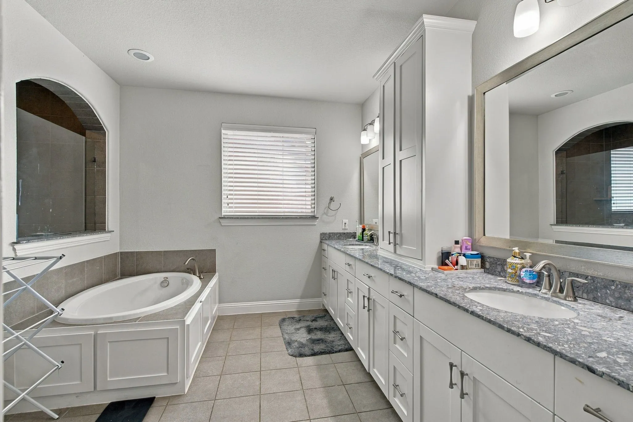 Single Family Residence For Rent in Dallas County , 7211 Arches Avenue, Irving, Texas 75063, 5 Bedroom, 4 Bathroom, 3 Garage spaces, 4,168 Sqft, built in 2016, mls#21394660, Real Estate Agent in Irving, Homes For Rent in Dallas county, Homes For Rent in Irving, Realtor in Irving Texas, Real Estate Brokerage Independent Realty Texas, Luminita Cordes Realtor