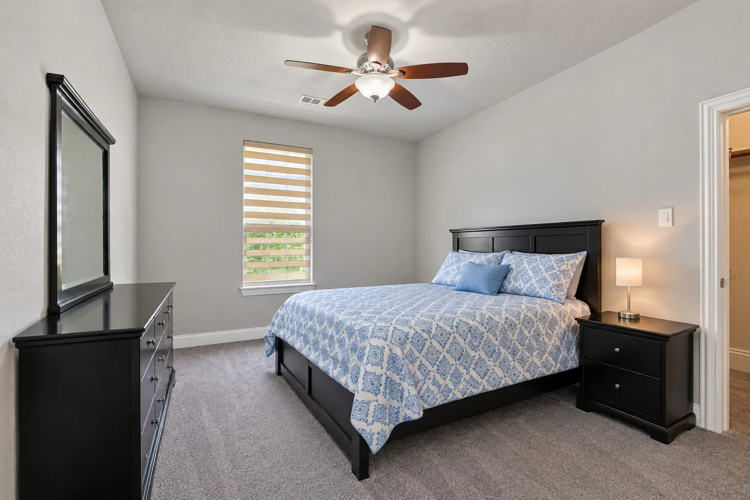 Single Family Residence For Rent in Dallas County , 7211 Arches Avenue, Irving, Texas 75063, 5 Bedroom, 4 Bathroom, 3 Garage spaces, 4,168 Sqft, built in 2016, mls#21394660, Real Estate Agent in Irving, Homes For Rent in Dallas county, Homes For Rent in Irving, Realtor in Irving Texas, Real Estate Brokerage Independent Realty Texas, Luminita Cordes Realtor