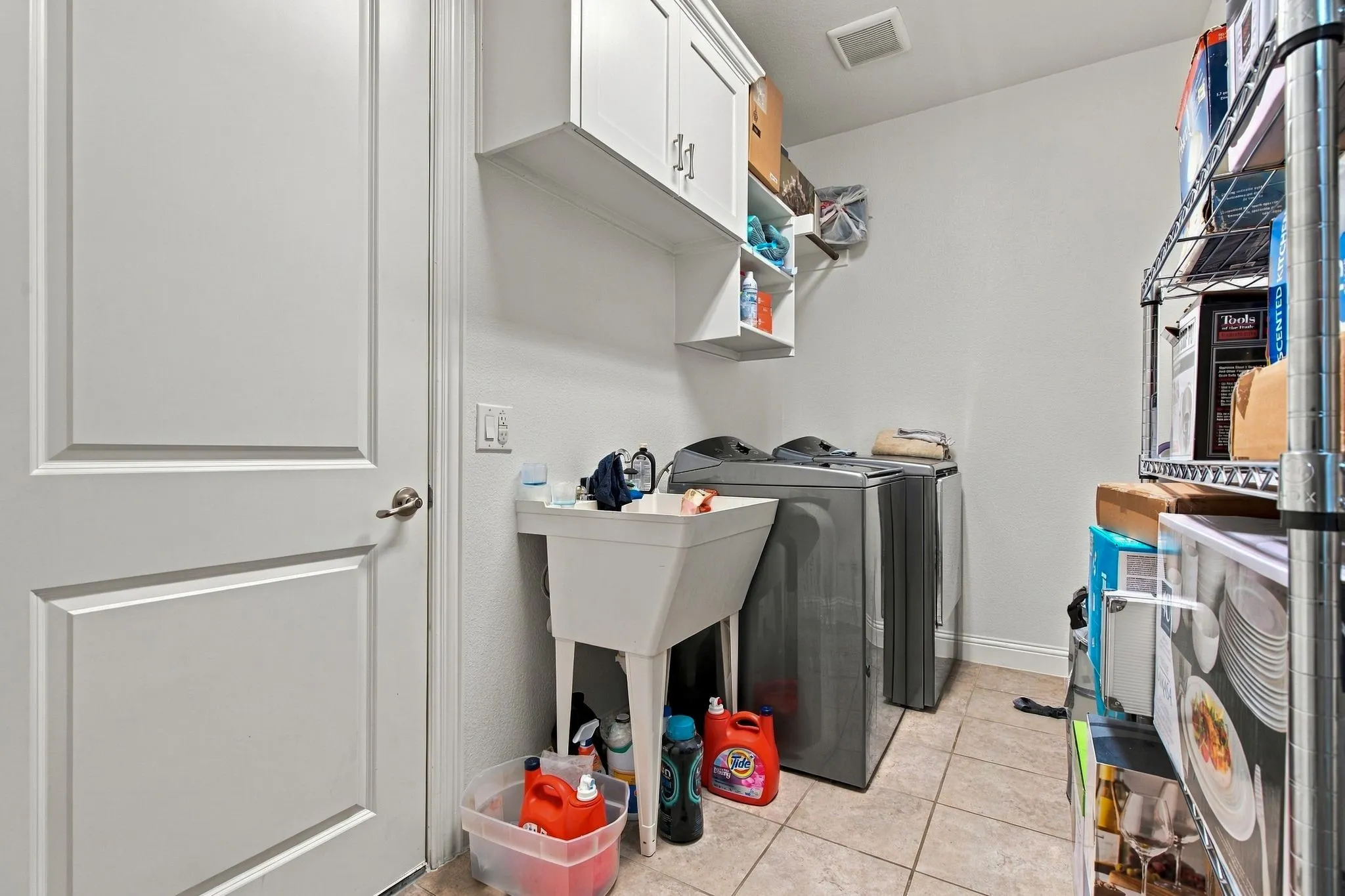 Single Family Residence For Rent in Dallas County , 7211 Arches Avenue, Irving, Texas 75063, 5 Bedroom, 4 Bathroom, 3 Garage spaces, 4,168 Sqft, built in 2016, mls#21394660, Real Estate Agent in Irving, Homes For Rent in Dallas county, Homes For Rent in Irving, Realtor in Irving Texas, Real Estate Brokerage Independent Realty Texas, Luminita Cordes Realtor