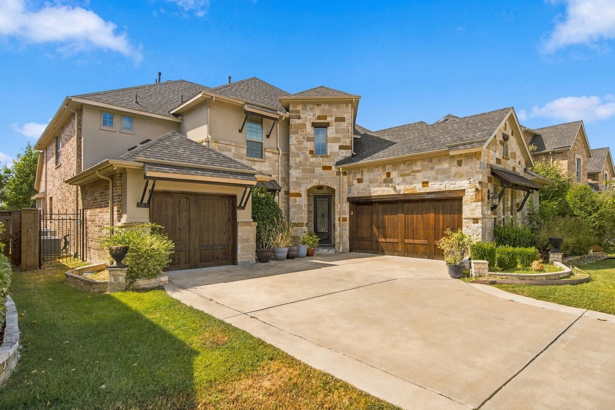 Single Family Residence For Rent in Dallas County , 7211 Arches Avenue, Irving, Texas 75063, 5 Bedroom, 4 Bathroom, 3 Garage spaces, 4,168 Sqft, built in 2016, mls#21394660, Real Estate Agent in Irving, Homes For Rent in Dallas county, Homes For Rent in Irving, Realtor in Irving Texas, Real Estate Brokerage Independent Realty Texas, Luminita Cordes Realtor