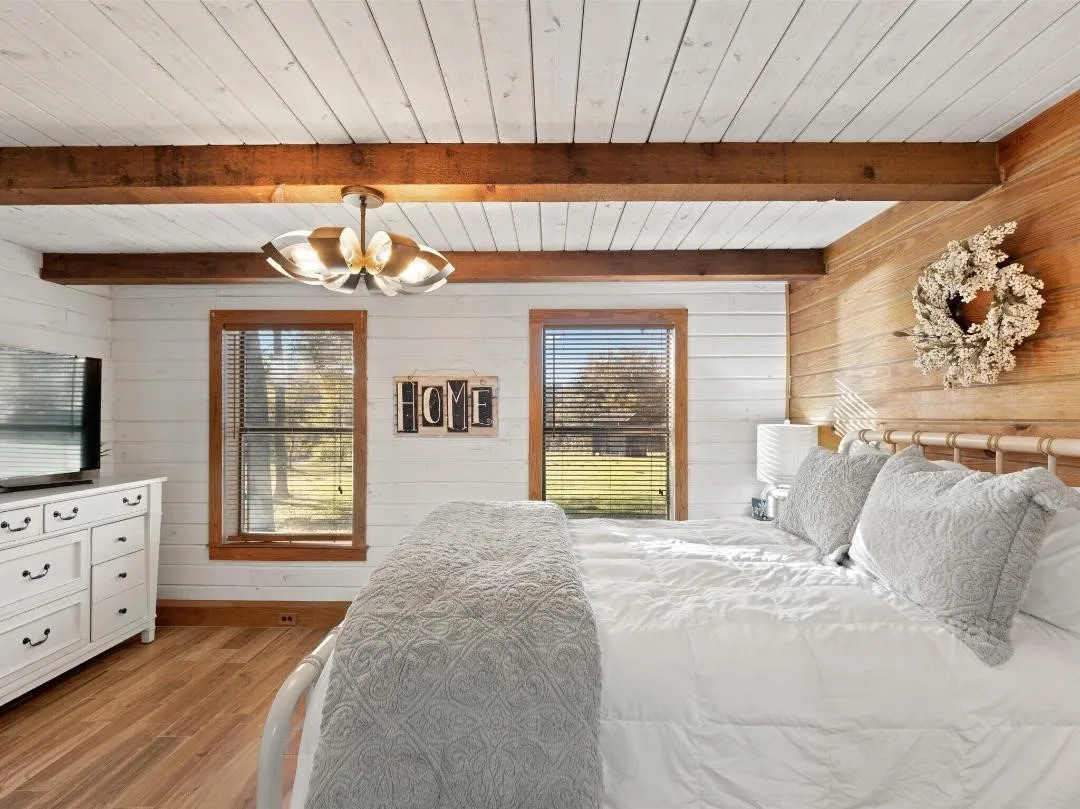 Single Family Residence For Sale in Palo Pinto County , 400 Coronados Trail, Graford, Texas 76449, 4 Bedroom, 2 Bathroom, Garage spaces, 2,498 Sqft, built in 1987, mls#21398295, Real Estate Agent in Graford, Homes For Sale in Palo Pinto county, Homes For Sale in Graford, Realtor in Graford Texas, Real Estate Brokerage Independent Realty Texas, Luminita Cordes Realtor