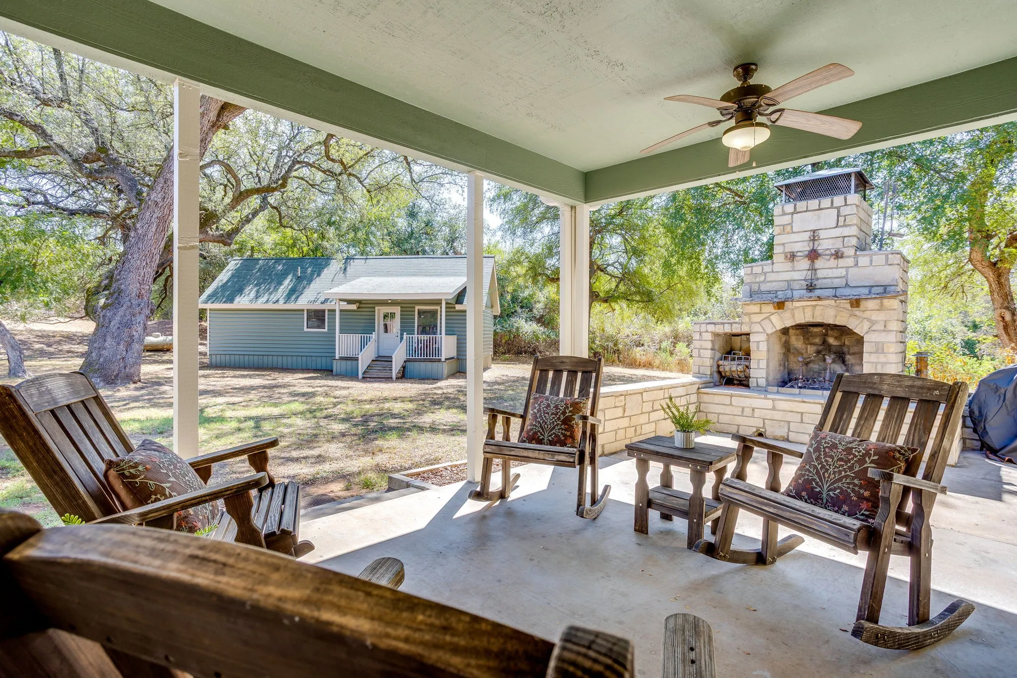 Single Family Residence For Sale in Palo Pinto County , 400 Coronados Trail, Graford, Texas 76449, 4 Bedroom, 2 Bathroom, Garage spaces, 2,498 Sqft, built in 1987, mls#21398295, Real Estate Agent in Graford, Homes For Sale in Palo Pinto county, Homes For Sale in Graford, Realtor in Graford Texas, Real Estate Brokerage Independent Realty Texas, Luminita Cordes Realtor