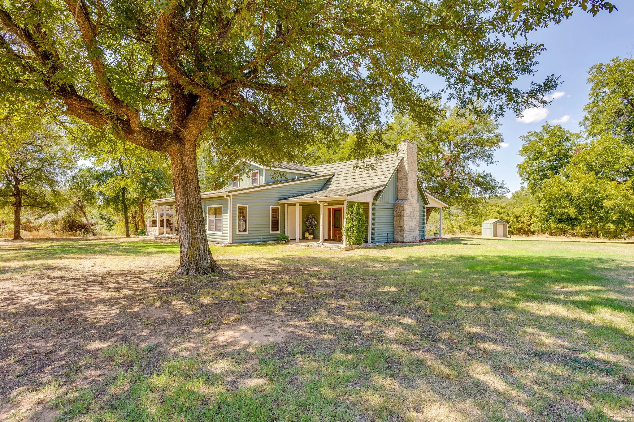 Single Family Residence For Sale in Palo Pinto County , 400 Coronados Trail, Graford, Texas 76449, 4 Bedroom, 2 Bathroom, Garage spaces, 2,498 Sqft, built in 1987, mls#21398295, Real Estate Agent in Graford, Homes For Sale in Palo Pinto county, Homes For Sale in Graford, Realtor in Graford Texas, Real Estate Brokerage Independent Realty Texas, Luminita Cordes Realtor