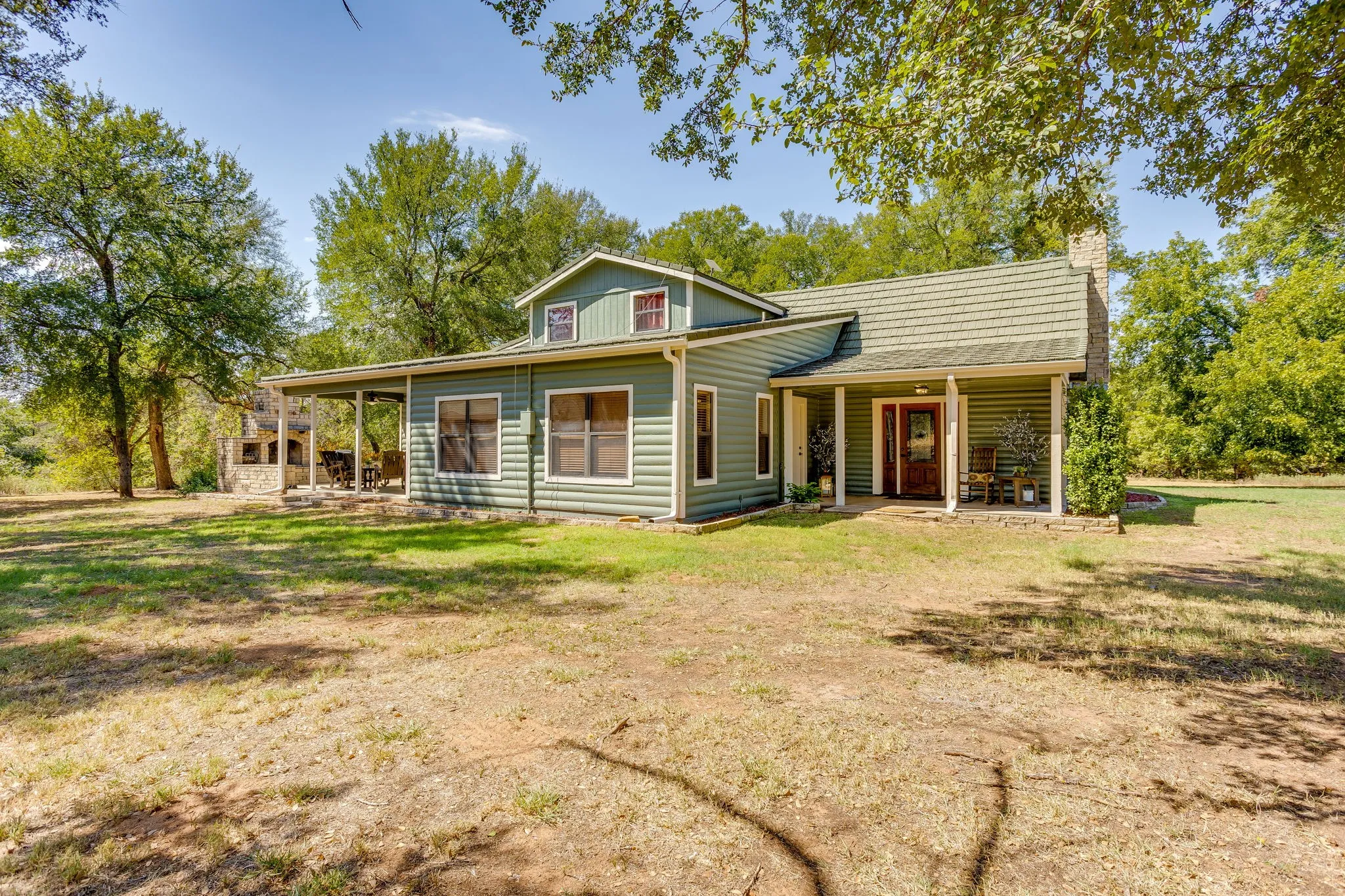 Single Family Residence For Sale in Palo Pinto County , 400 Coronados Trail, Graford, Texas 76449, 4 Bedroom, 2 Bathroom, Garage spaces, 2,498 Sqft, built in 1987, mls#21398295, Real Estate Agent in Graford, Homes For Sale in Palo Pinto county, Homes For Sale in Graford, Realtor in Graford Texas, Real Estate Brokerage Independent Realty Texas, Luminita Cordes Realtor
