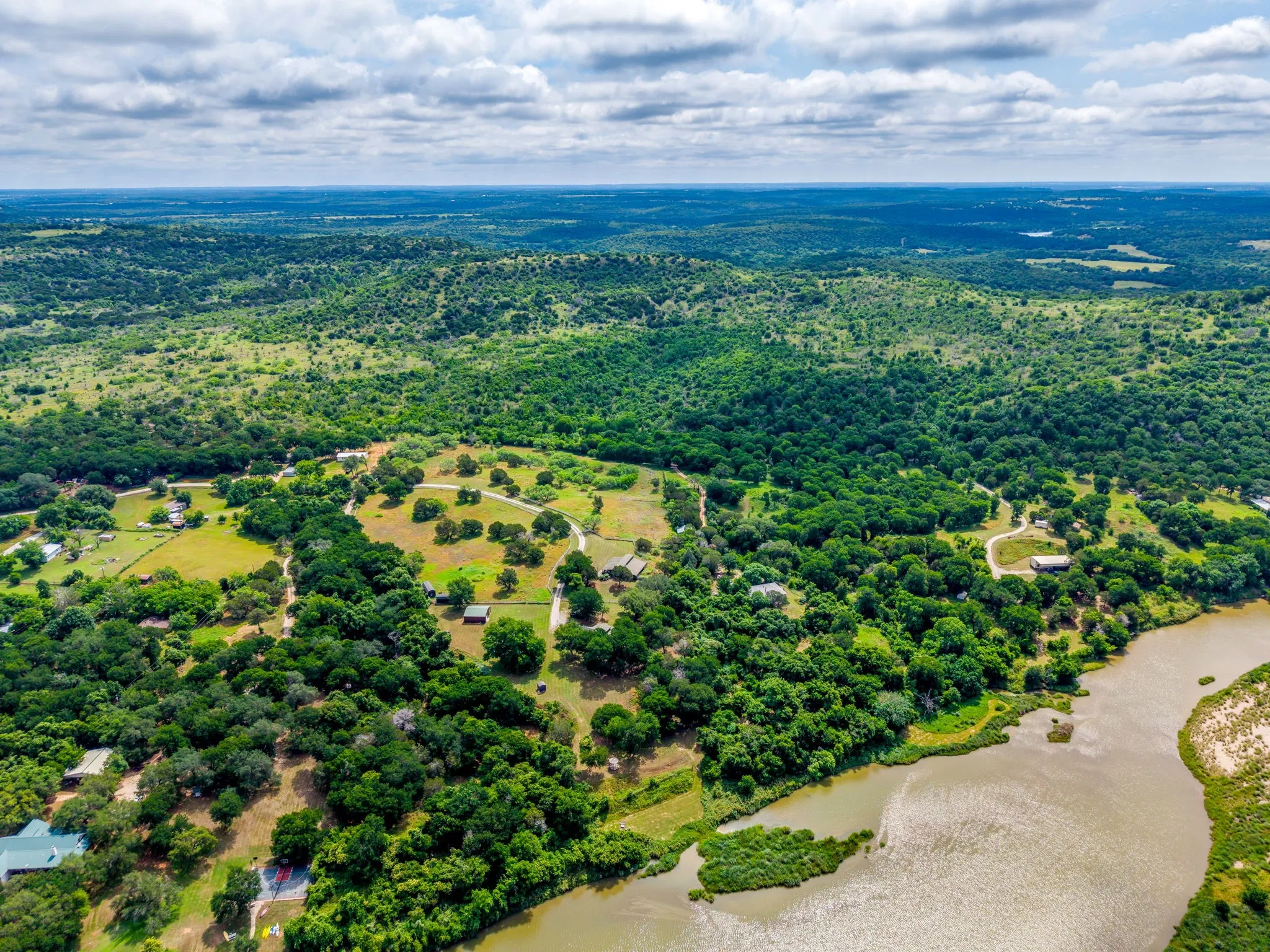 Single Family Residence For Sale in Palo Pinto County , 400 Coronados Trail, Graford, Texas 76449, 4 Bedroom, 2 Bathroom, Garage spaces, 2,498 Sqft, built in 1987, mls#21398295, Real Estate Agent in Graford, Homes For Sale in Palo Pinto county, Homes For Sale in Graford, Realtor in Graford Texas, Real Estate Brokerage Independent Realty Texas, Luminita Cordes Realtor