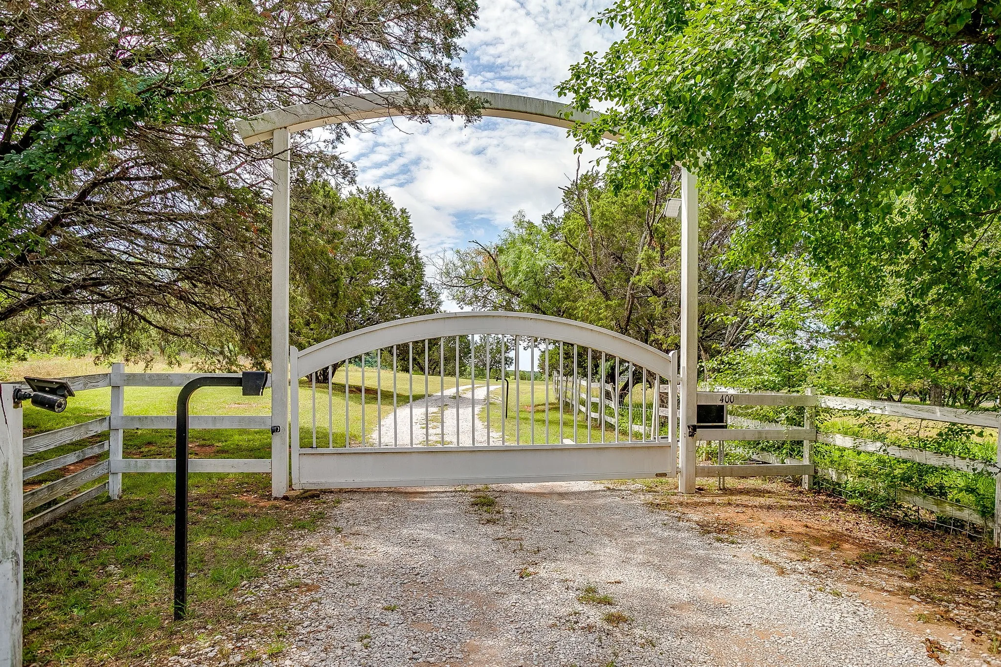 Single Family Residence For Sale in Palo Pinto County , 400 Coronados Trail, Graford, Texas 76449, 4 Bedroom, 2 Bathroom, Garage spaces, 2,498 Sqft, built in 1987, mls#21398295, Real Estate Agent in Graford, Homes For Sale in Palo Pinto county, Homes For Sale in Graford, Realtor in Graford Texas, Real Estate Brokerage Independent Realty Texas, Luminita Cordes Realtor