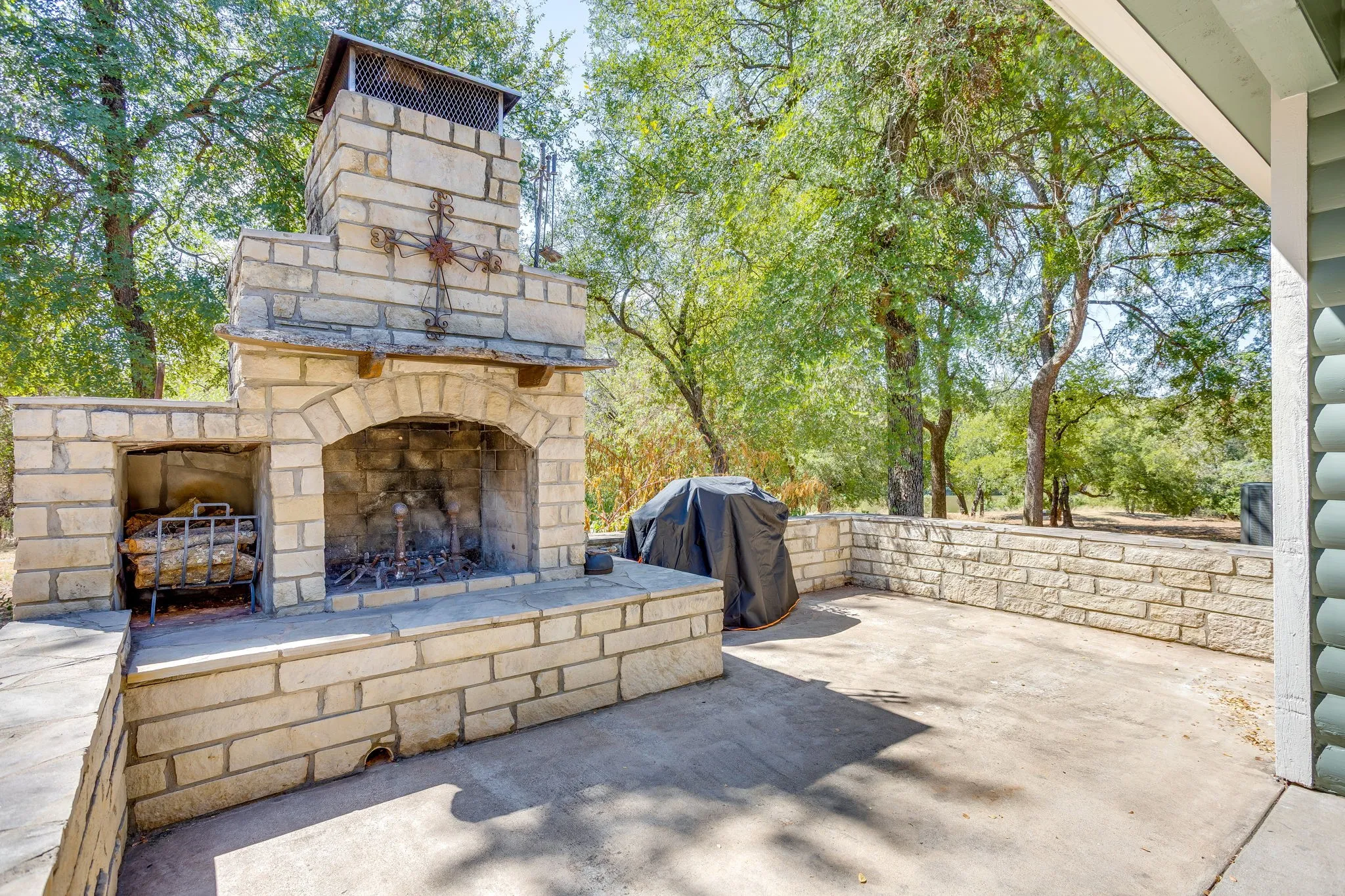 Single Family Residence For Sale in Palo Pinto County , 400 Coronados Trail, Graford, Texas 76449, 4 Bedroom, 2 Bathroom, Garage spaces, 2,498 Sqft, built in 1987, mls#21398295, Real Estate Agent in Graford, Homes For Sale in Palo Pinto county, Homes For Sale in Graford, Realtor in Graford Texas, Real Estate Brokerage Independent Realty Texas, Luminita Cordes Realtor