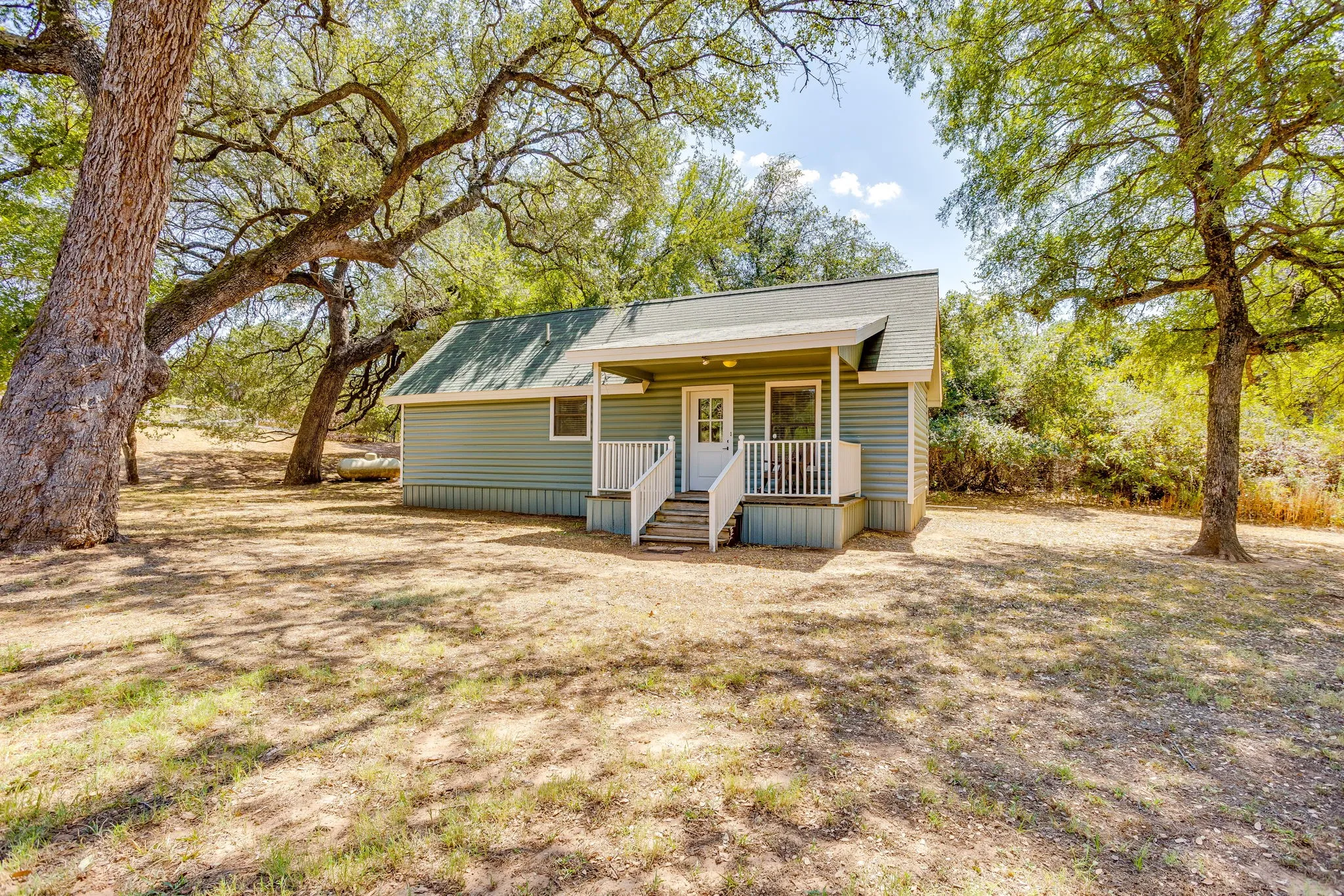 Single Family Residence For Sale in Palo Pinto County , 400 Coronados Trail, Graford, Texas 76449, 4 Bedroom, 2 Bathroom, Garage spaces, 2,498 Sqft, built in 1987, mls#21398295, Real Estate Agent in Graford, Homes For Sale in Palo Pinto county, Homes For Sale in Graford, Realtor in Graford Texas, Real Estate Brokerage Independent Realty Texas, Luminita Cordes Realtor