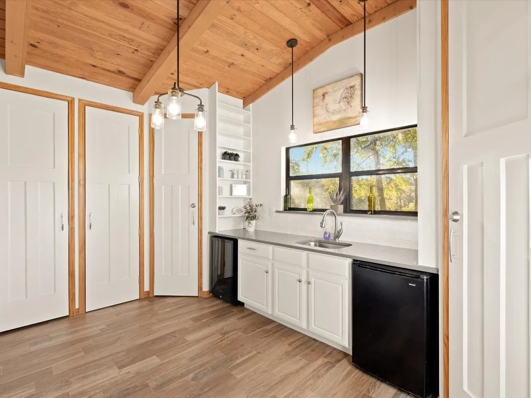 Single Family Residence For Sale in Palo Pinto County , 400 Coronados Trail, Graford, Texas 76449, 4 Bedroom, 2 Bathroom, Garage spaces, 2,498 Sqft, built in 1987, mls#21398295, Real Estate Agent in Graford, Homes For Sale in Palo Pinto county, Homes For Sale in Graford, Realtor in Graford Texas, Real Estate Brokerage Independent Realty Texas, Luminita Cordes Realtor