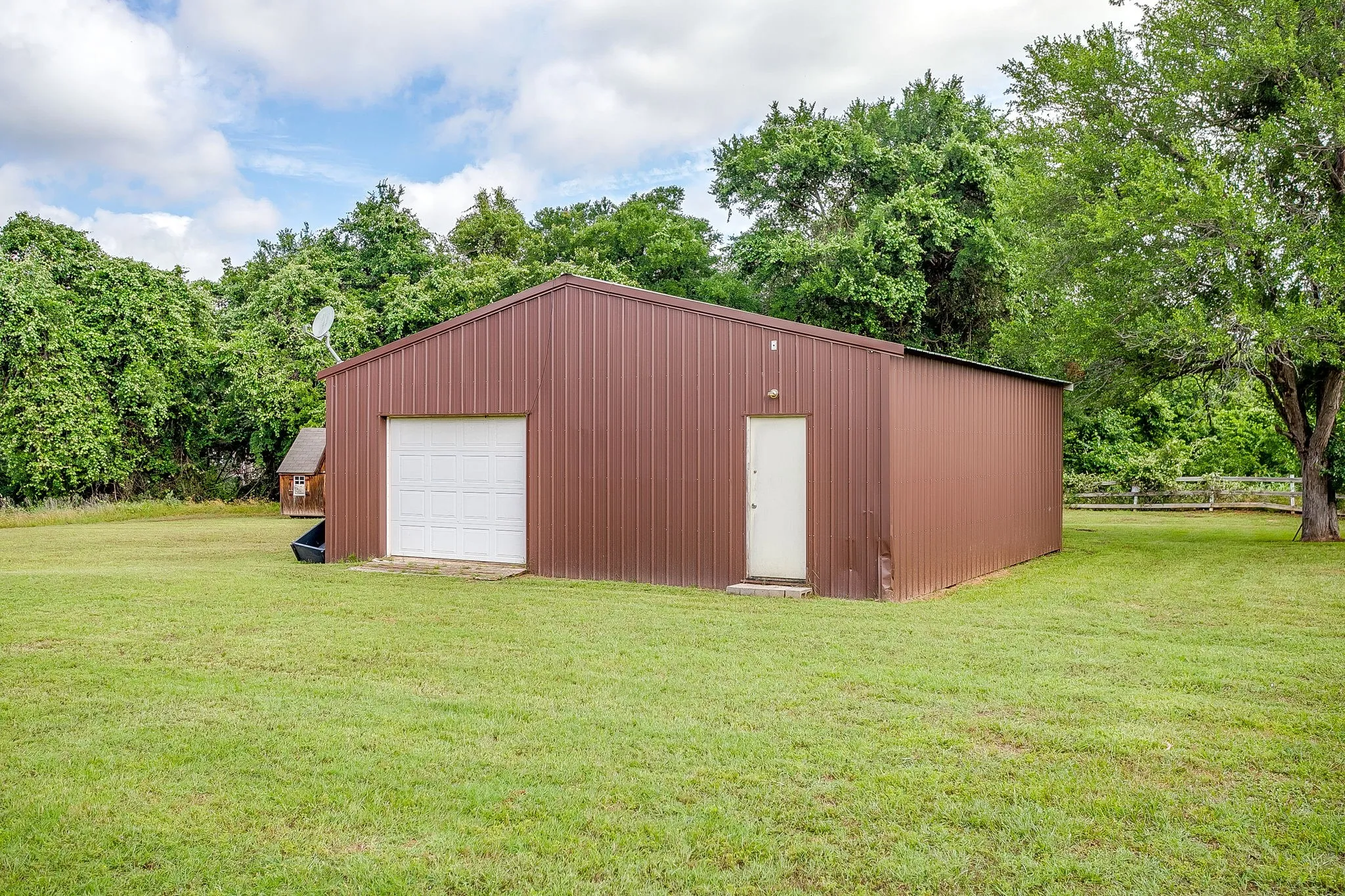 Single Family Residence For Sale in Palo Pinto County , 400 Coronados Trail, Graford, Texas 76449, 4 Bedroom, 2 Bathroom, Garage spaces, 2,498 Sqft, built in 1987, mls#21398295, Real Estate Agent in Graford, Homes For Sale in Palo Pinto county, Homes For Sale in Graford, Realtor in Graford Texas, Real Estate Brokerage Independent Realty Texas, Luminita Cordes Realtor