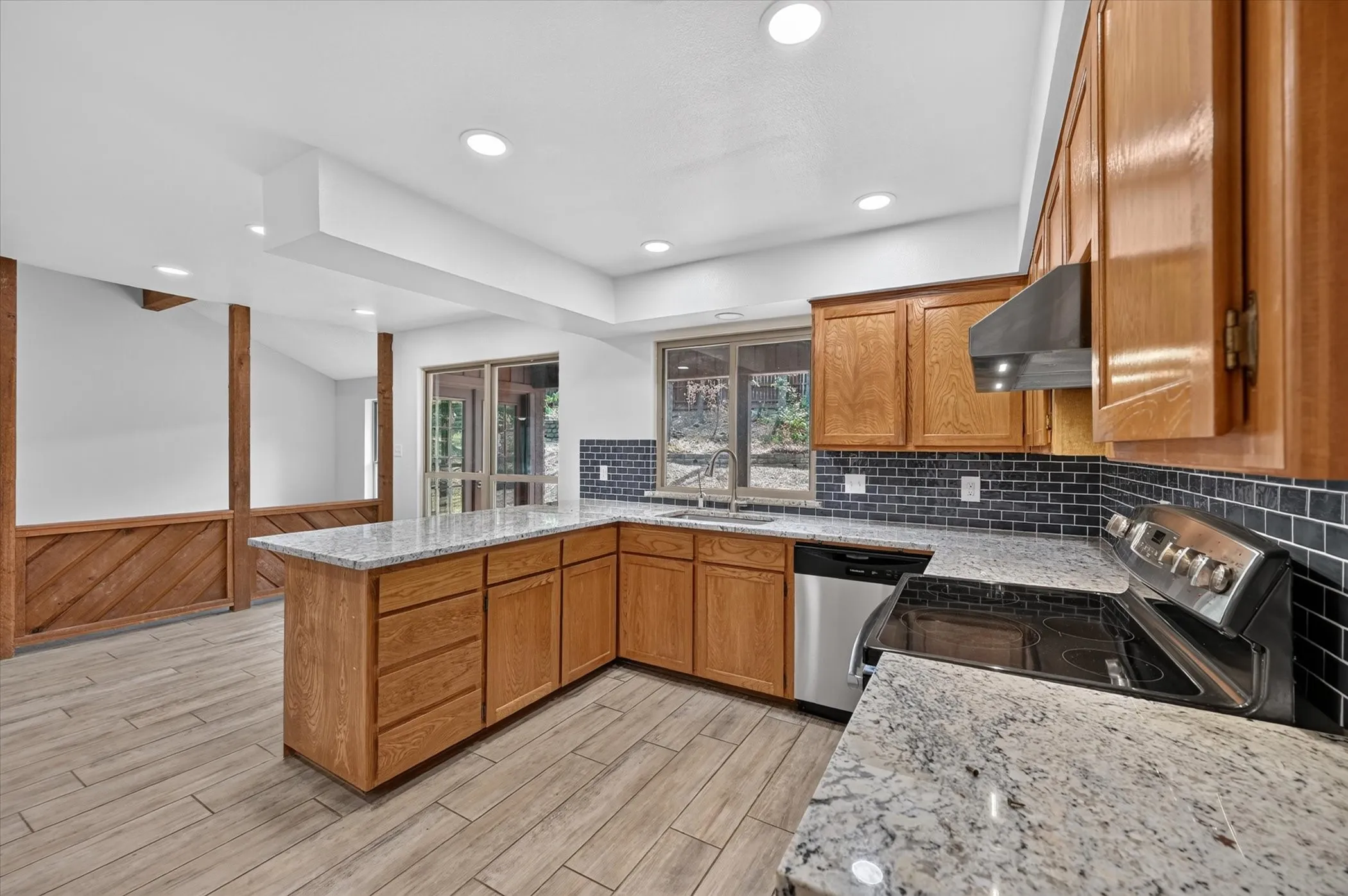 Single Family Residence For Sale in Tarrant County , 1600 Craighton Court, Arlington, Texas 76012, 3 Bedroom, 2 Bathroom, 2 Garage spaces, 1,727 Sqft, built in 1977, mls#21398370, Real Estate Agent in Arlington, Homes For Sale in Tarrant county, Homes For Sale in Arlington, Realtor in Arlington Texas, Real Estate Brokerage Independent Realty Texas, Luminita Cordes Realtor