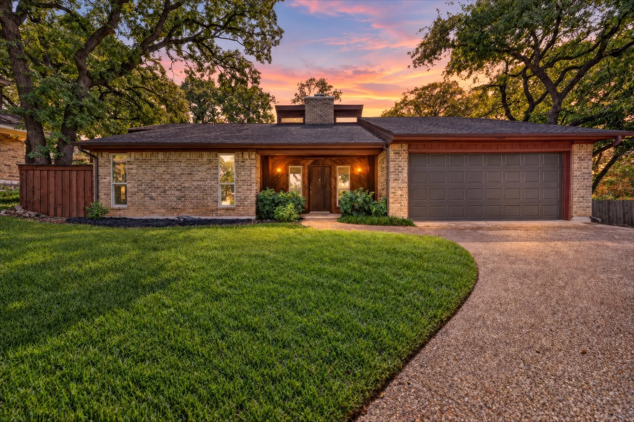 Single Family Residence For Sale in Tarrant County , 1600 Craighton Court, Arlington, Texas 76012, 3 Bedroom, 2 Bathroom, 2 Garage spaces, 1,727 Sqft, built in 1977, mls#21398370, Real Estate Agent in Arlington, Homes For Sale in Tarrant county, Homes For Sale in Arlington, Realtor in Arlington Texas, Real Estate Brokerage Independent Realty Texas, Luminita Cordes Realtor