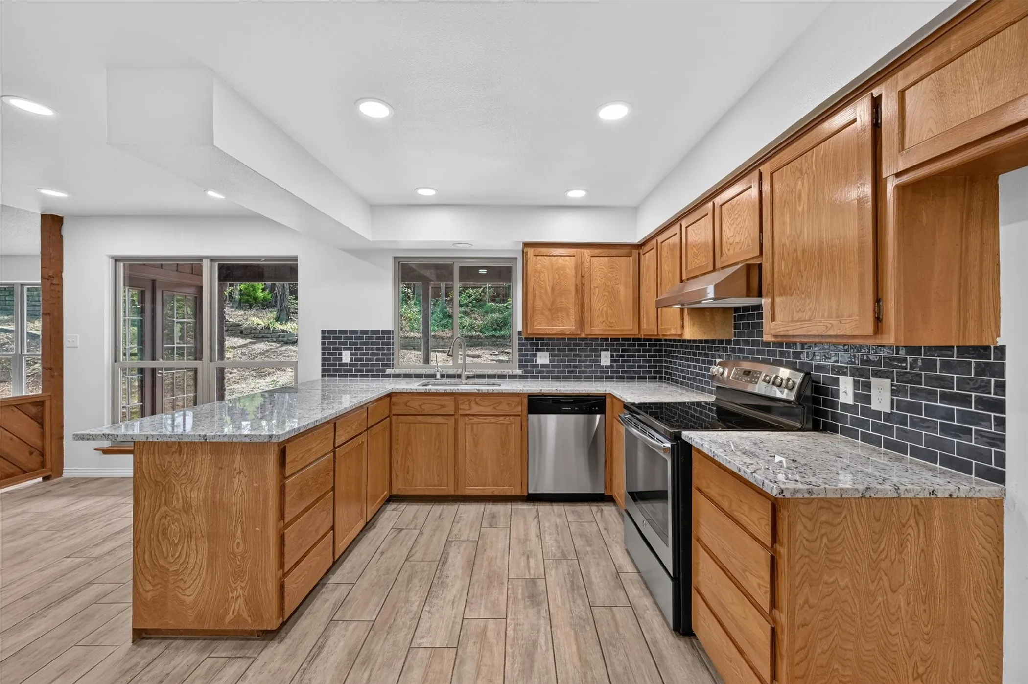 Single Family Residence For Sale in Tarrant County , 1600 Craighton Court, Arlington, Texas 76012, 3 Bedroom, 2 Bathroom, 2 Garage spaces, 1,727 Sqft, built in 1977, mls#21398370, Real Estate Agent in Arlington, Homes For Sale in Tarrant county, Homes For Sale in Arlington, Realtor in Arlington Texas, Real Estate Brokerage Independent Realty Texas, Luminita Cordes Realtor