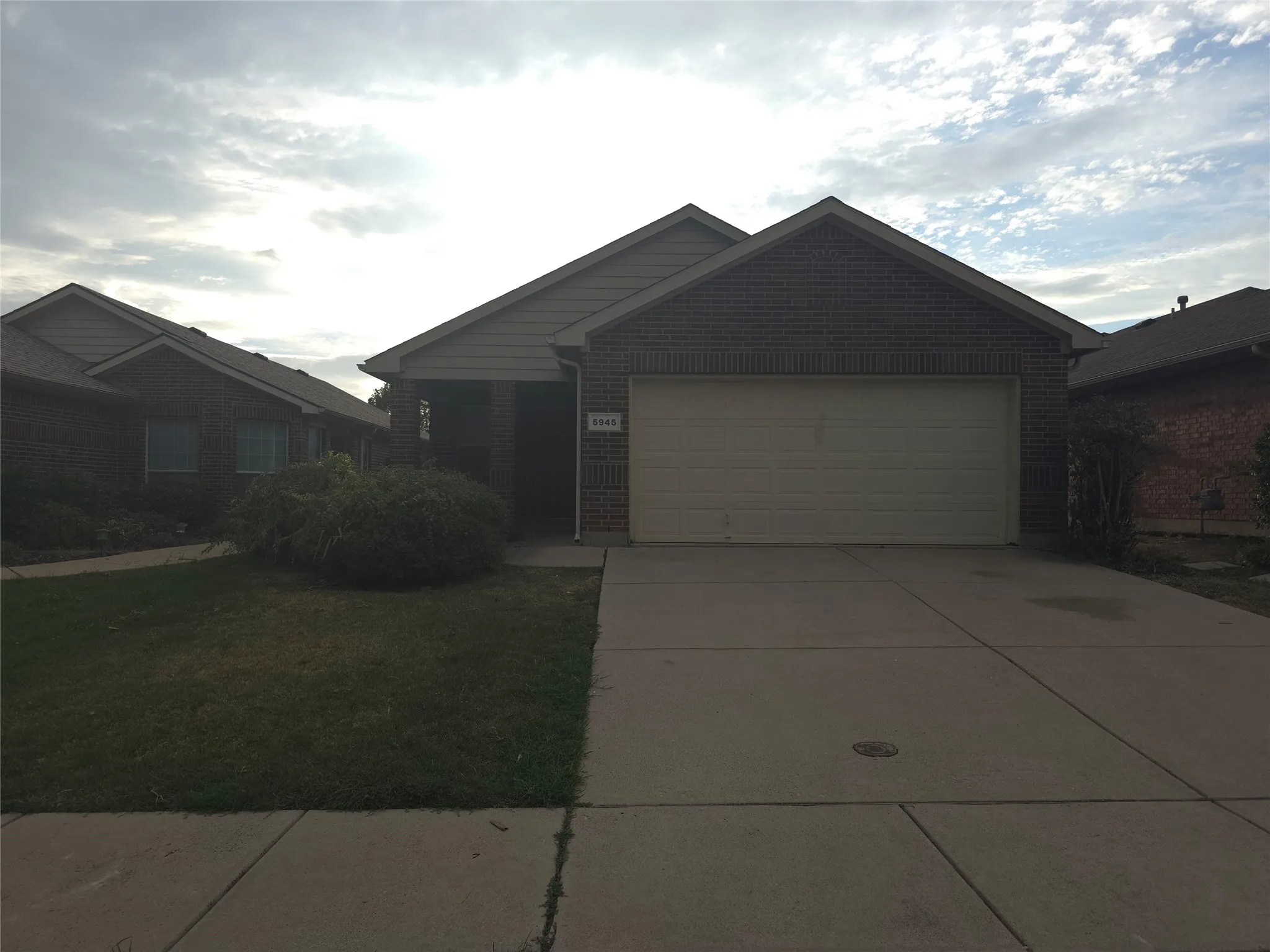 Single Family Residence For Rent in Tarrant County , 5945 Missy Lane, Fort Worth, Texas 76131, 3 Bedroom, 2 Bathroom, 2 Garage spaces, 1,412 Sqft, built in 2008, mls#21398376, Real Estate Agent in Fort Worth, Homes For Rent in Tarrant county, Homes For Rent in Fort Worth, Realtor in Fort Worth Texas, Real Estate Brokerage Independent Realty Texas, Luminita Cordes Realtor