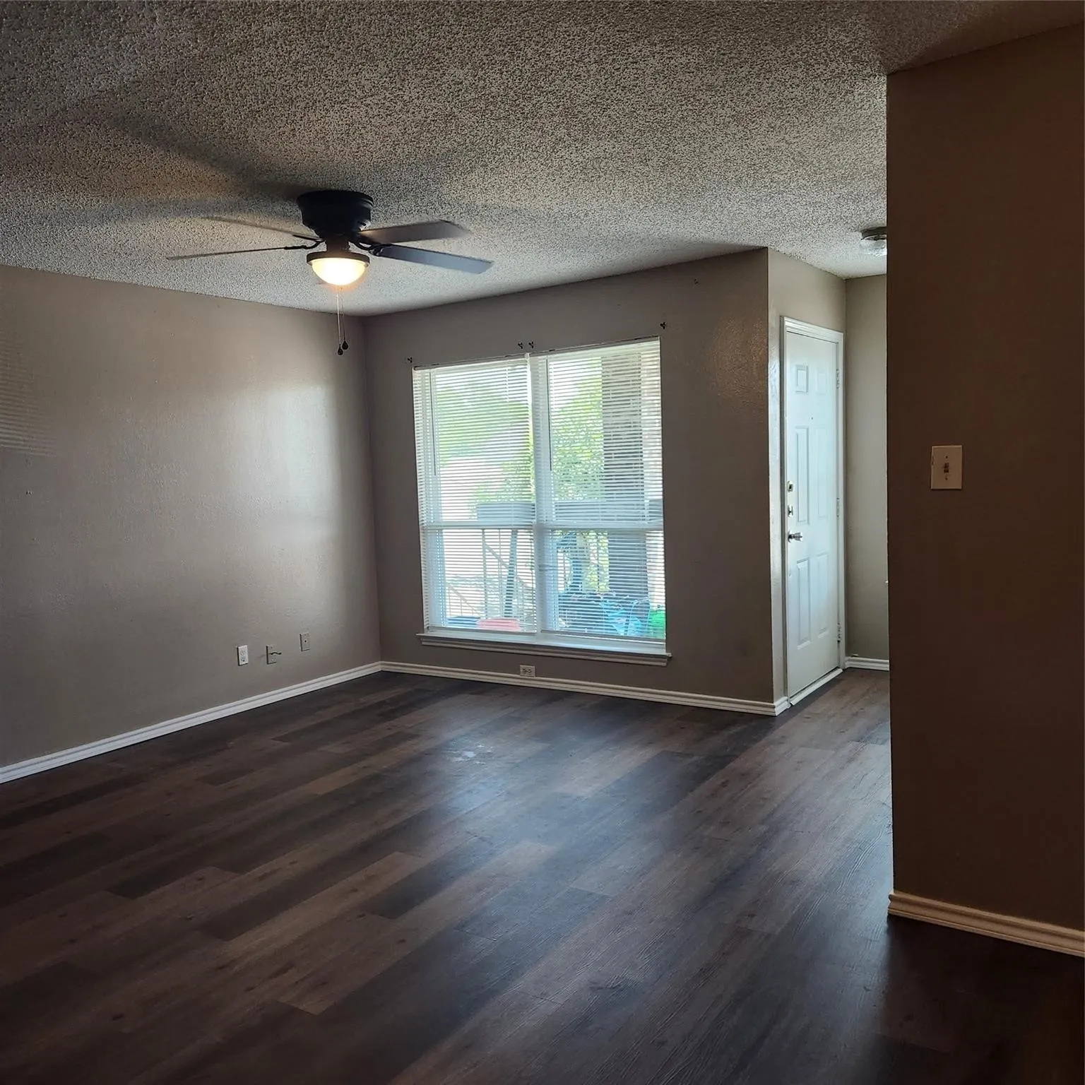 Apartment For Rent in Tarrant County , 5029 Winder Court C, North Richland Hills, Texas 76180, 3 Bedroom, 2 Bathroom, 1 Garage spaces, 1,163 Sqft, built in 1984, mls#21398377, Real Estate Agent in North Richland Hills, Homes For Rent in Tarrant county, Homes For Rent in North Richland Hills, Realtor in North Richland Hills Texas, Real Estate Brokerage Independent Realty Texas, Luminita Cordes Realtor