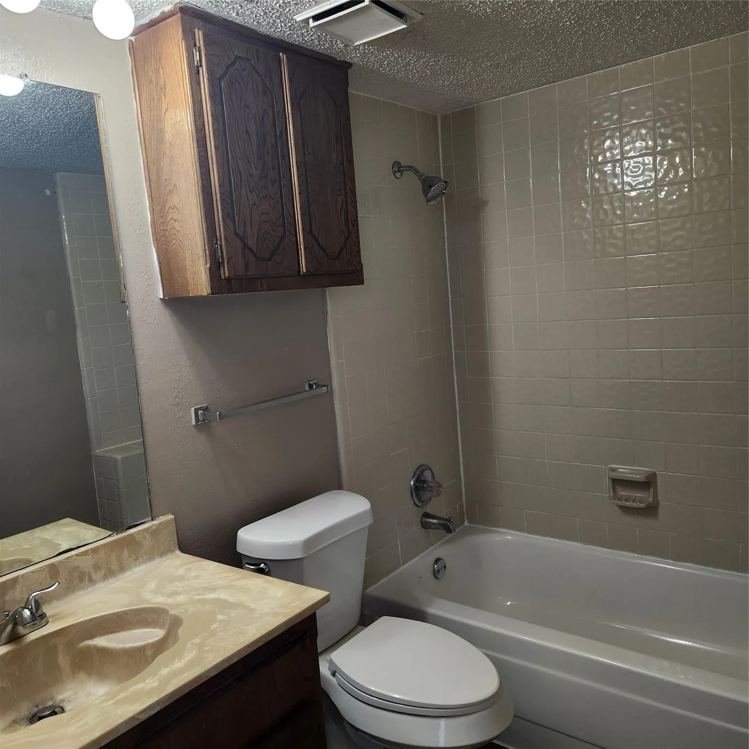 Apartment For Rent in Tarrant County , 5029 Winder Court C, North Richland Hills, Texas 76180, 3 Bedroom, 2 Bathroom, 1 Garage spaces, 1,163 Sqft, built in 1984, mls#21398377, Real Estate Agent in North Richland Hills, Homes For Rent in Tarrant county, Homes For Rent in North Richland Hills, Realtor in North Richland Hills Texas, Real Estate Brokerage Independent Realty Texas, Luminita Cordes Realtor