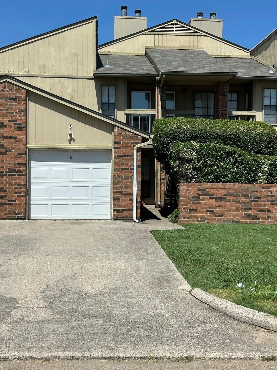 Apartment For Rent in Tarrant County , 5029 Winder Court C, North Richland Hills, Texas 76180, 3 Bedroom, 2 Bathroom, 1 Garage spaces, 1,163 Sqft, built in 1984, mls#21398377, Real Estate Agent in North Richland Hills, Homes For Rent in Tarrant county, Homes For Rent in North Richland Hills, Realtor in North Richland Hills Texas, Real Estate Brokerage Independent Realty Texas, Luminita Cordes Realtor