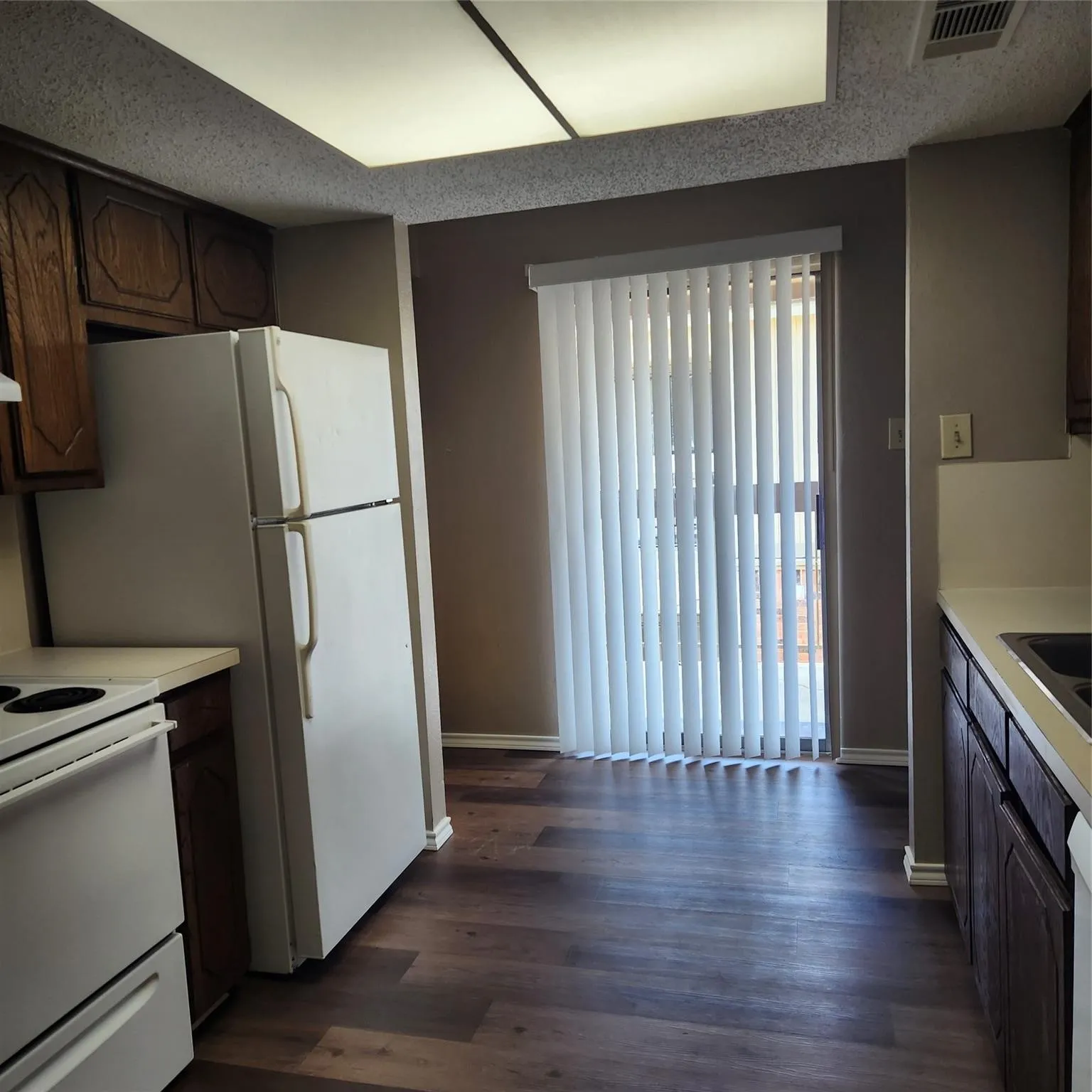 Apartment For Rent in Tarrant County , 5029 Winder Court C, North Richland Hills, Texas 76180, 3 Bedroom, 2 Bathroom, 1 Garage spaces, 1,163 Sqft, built in 1984, mls#21398377, Real Estate Agent in North Richland Hills, Homes For Rent in Tarrant county, Homes For Rent in North Richland Hills, Realtor in North Richland Hills Texas, Real Estate Brokerage Independent Realty Texas, Luminita Cordes Realtor