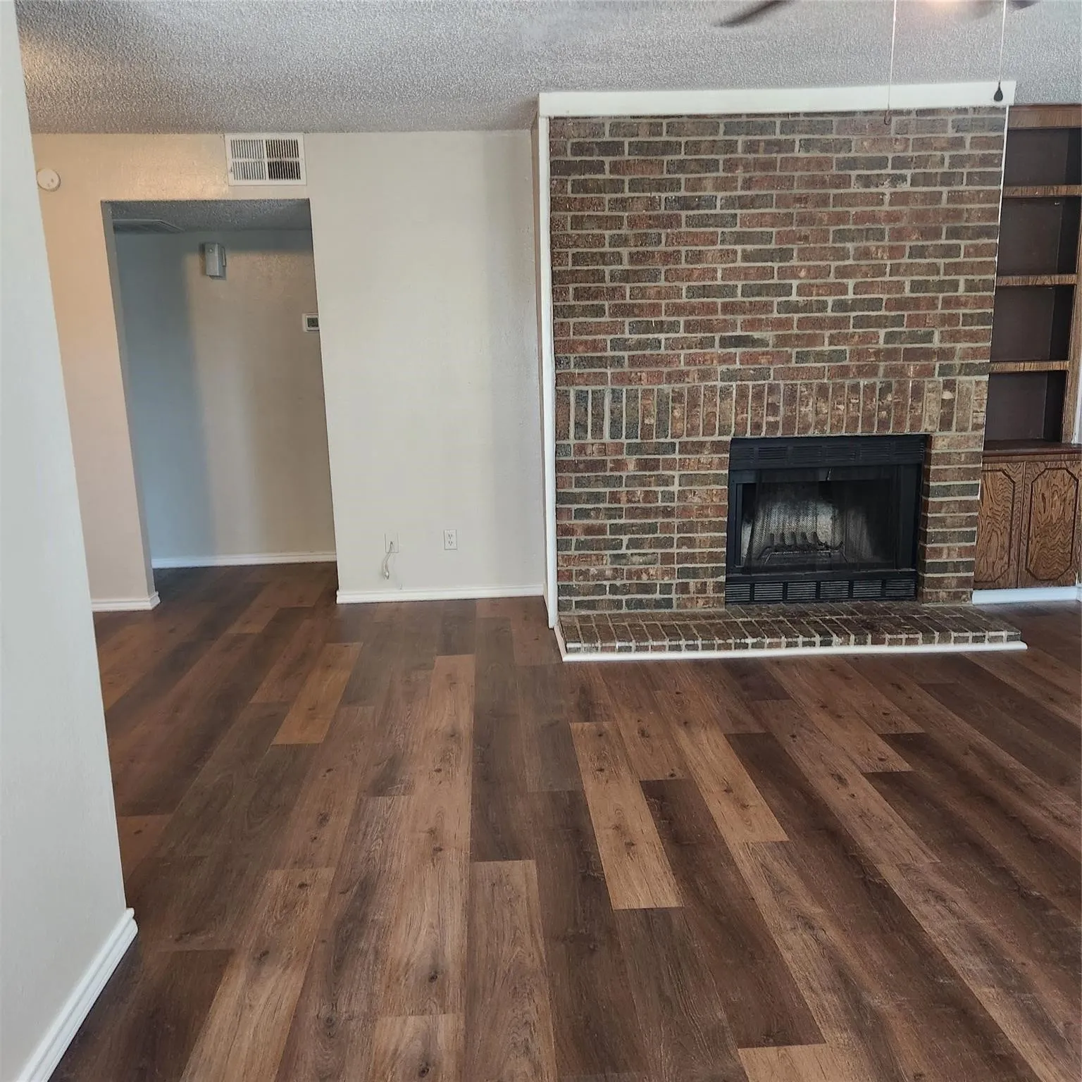 Apartment For Rent in Tarrant County , 5029 Winder Court C, North Richland Hills, Texas 76180, 3 Bedroom, 2 Bathroom, 1 Garage spaces, 1,163 Sqft, built in 1984, mls#21398377, Real Estate Agent in North Richland Hills, Homes For Rent in Tarrant county, Homes For Rent in North Richland Hills, Realtor in North Richland Hills Texas, Real Estate Brokerage Independent Realty Texas, Luminita Cordes Realtor