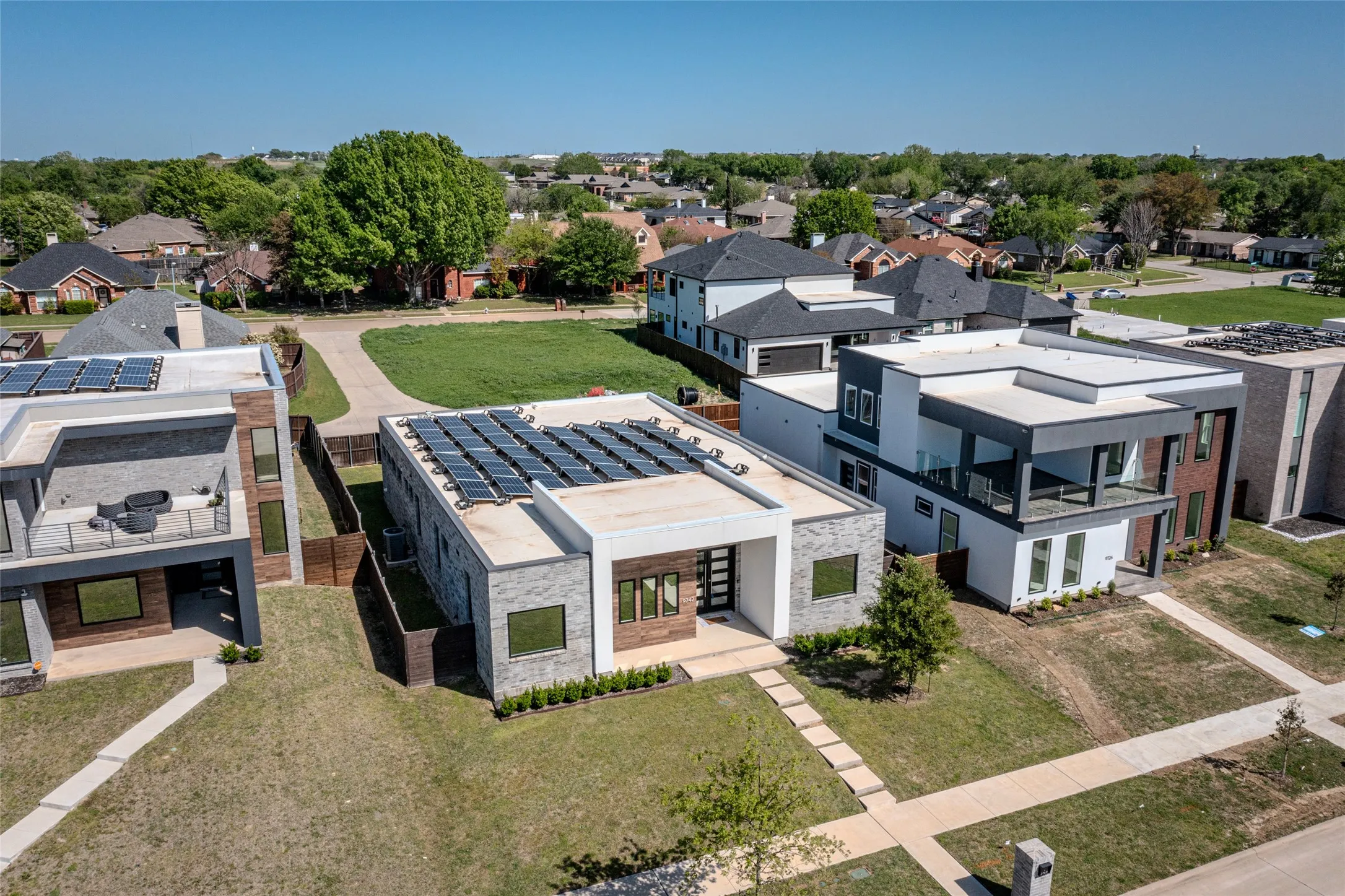 Single Family Residence For Rent in Collin County , 9742 Sunset Drive, Frisco, Texas 75033, 4 Bedroom, 3 Bathroom, 2 Garage spaces, 2,427 Sqft, built in 2021, mls#21398382, Real Estate Agent in Frisco, Homes For Rent in Collin county, Homes For Rent in Frisco, Realtor in Frisco Texas, Real Estate Brokerage Independent Realty Texas, Luminita Cordes Realtor