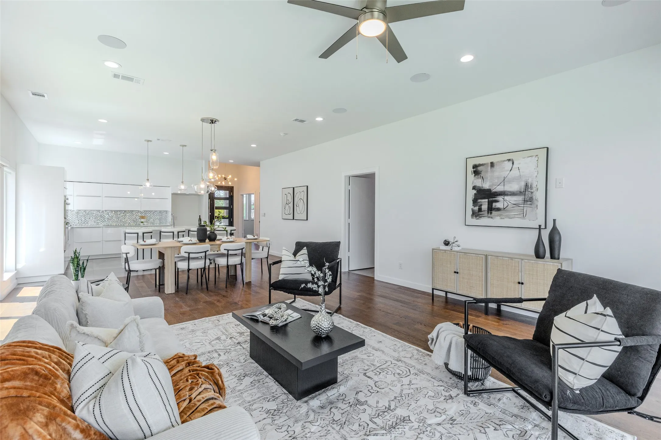 Single Family Residence For Rent in Collin County , 9742 Sunset Drive, Frisco, Texas 75033, 4 Bedroom, 3 Bathroom, 2 Garage spaces, 2,427 Sqft, built in 2021, mls#21398382, Real Estate Agent in Frisco, Homes For Rent in Collin county, Homes For Rent in Frisco, Realtor in Frisco Texas, Real Estate Brokerage Independent Realty Texas, Luminita Cordes Realtor