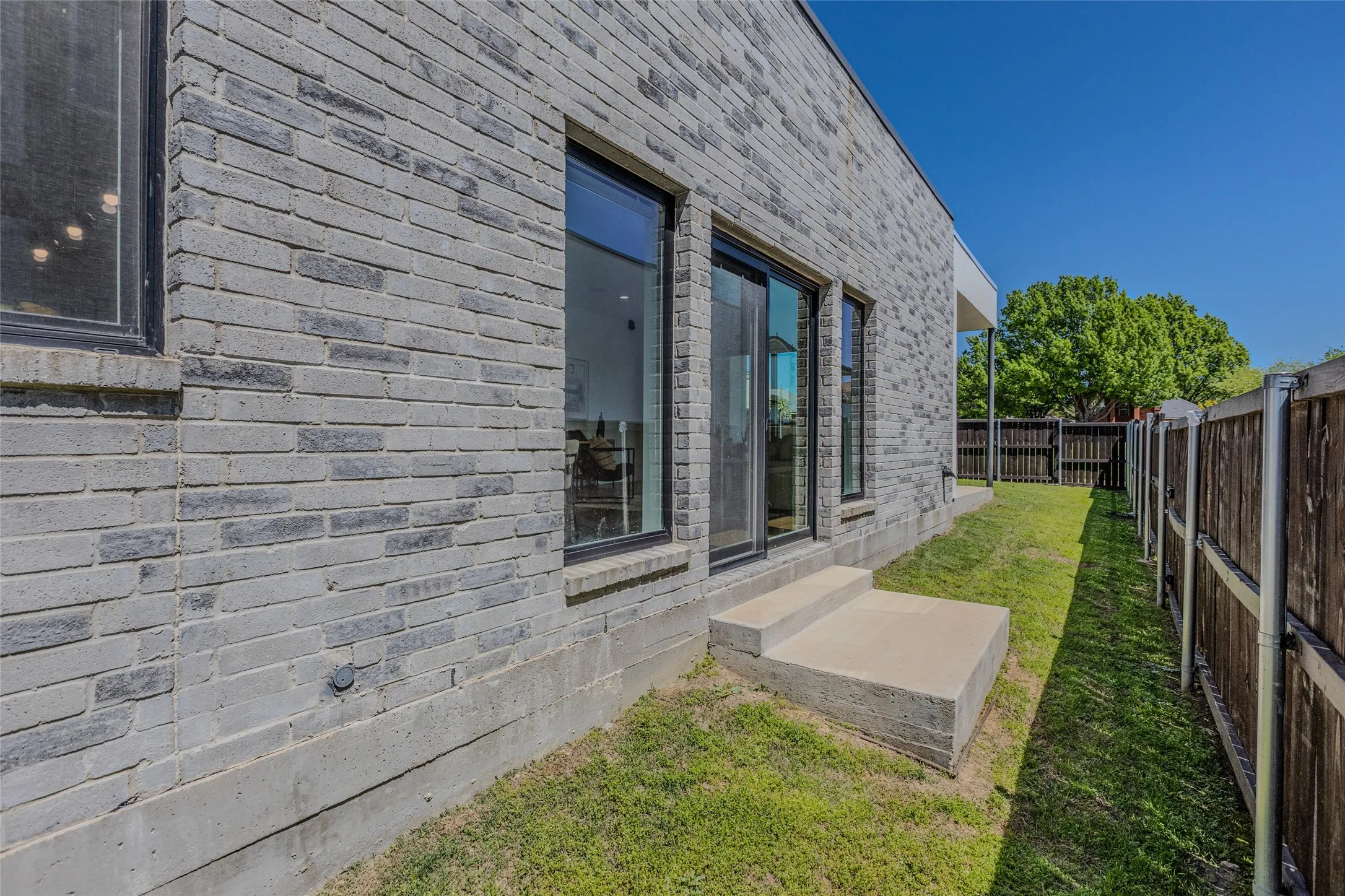 Single Family Residence For Rent in Collin County , 9742 Sunset Drive, Frisco, Texas 75033, 4 Bedroom, 3 Bathroom, 2 Garage spaces, 2,427 Sqft, built in 2021, mls#21398382, Real Estate Agent in Frisco, Homes For Rent in Collin county, Homes For Rent in Frisco, Realtor in Frisco Texas, Real Estate Brokerage Independent Realty Texas, Luminita Cordes Realtor