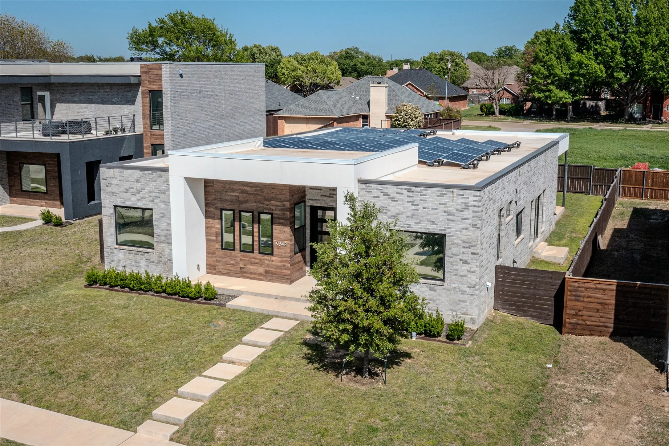 Single Family Residence For Rent in Collin County , 9742 Sunset Drive, Frisco, Texas 75033, 4 Bedroom, 3 Bathroom, 2 Garage spaces, 2,427 Sqft, built in 2021, mls#21398382, Real Estate Agent in Frisco, Homes For Rent in Collin county, Homes For Rent in Frisco, Realtor in Frisco Texas, Real Estate Brokerage Independent Realty Texas, Luminita Cordes Realtor