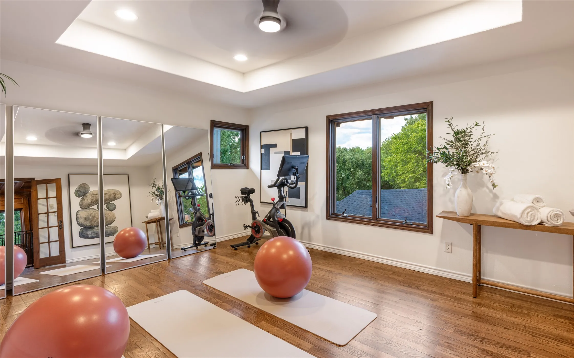 Single Family Residence For Sale in Rockwall County , 306 Shamrock Circle, Rockwall, Texas 75032, 5 Bedroom, 6 Bathroom, 2 Garage spaces, 5,013 Sqft, built in 2007, mls#21398316, Real Estate Agent in Rockwall, Homes For Sale in Rockwall county, Homes For Sale in Rockwall, Realtor in Rockwall Texas, Real Estate Brokerage Independent Realty Texas, Luminita Cordes Realtor