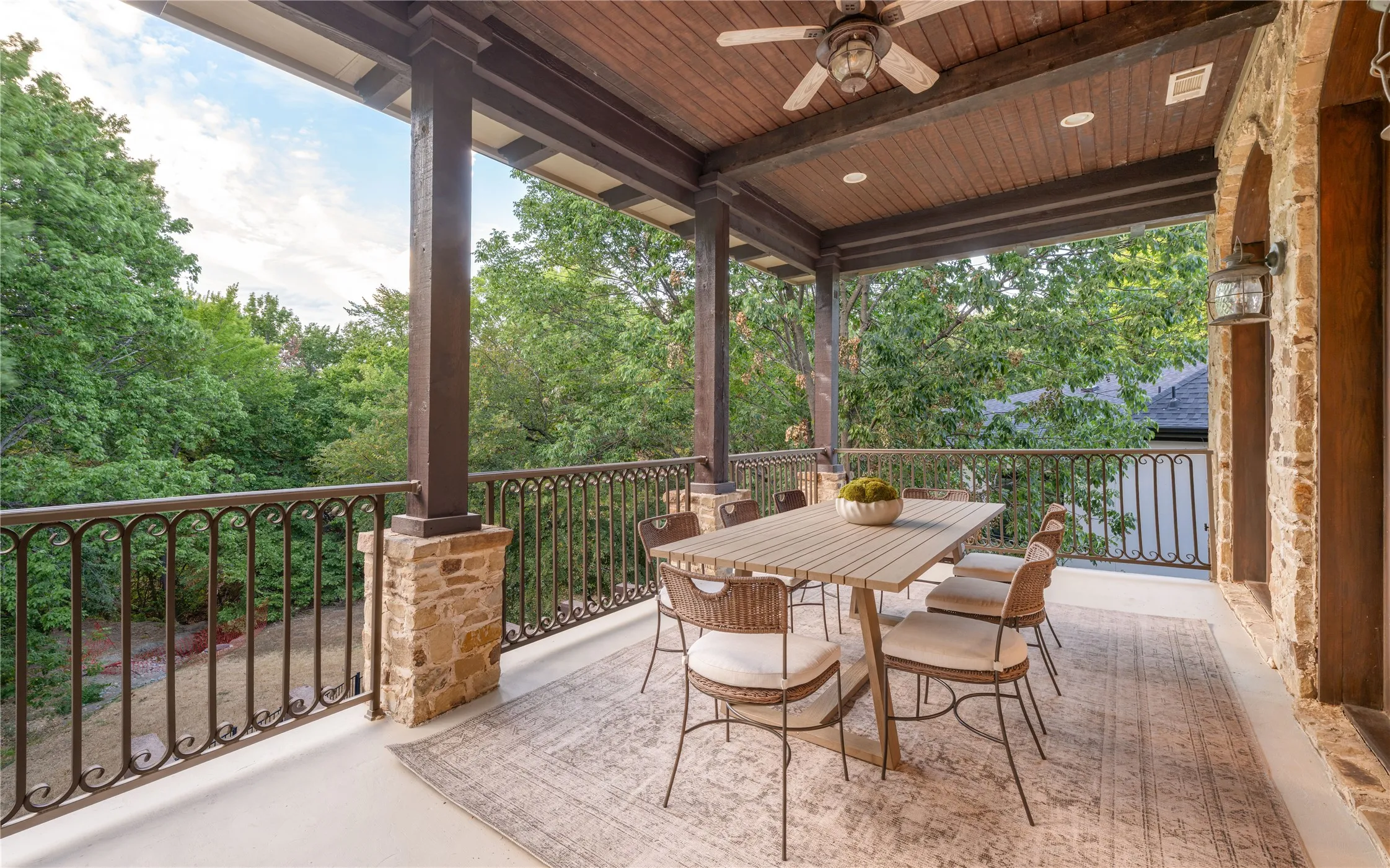 Single Family Residence For Sale in Rockwall County , 306 Shamrock Circle, Rockwall, Texas 75032, 5 Bedroom, 6 Bathroom, 2 Garage spaces, 5,013 Sqft, built in 2007, mls#21398316, Real Estate Agent in Rockwall, Homes For Sale in Rockwall county, Homes For Sale in Rockwall, Realtor in Rockwall Texas, Real Estate Brokerage Independent Realty Texas, Luminita Cordes Realtor